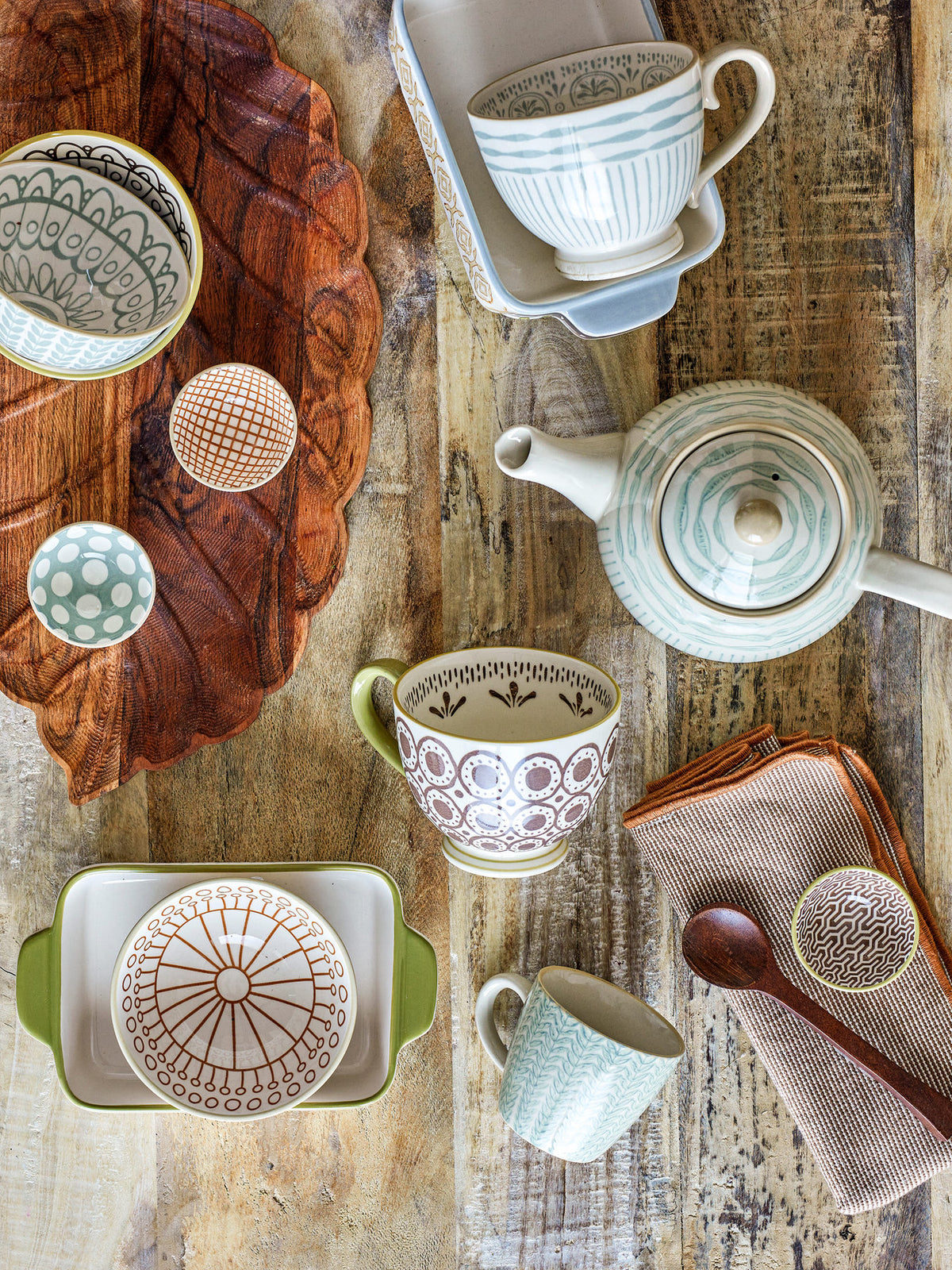 Maple Schale, Blue, Steingut in Blue präsentiert im Onlineshop von KAQTU Design AG. Schalen ist von Creative Collection