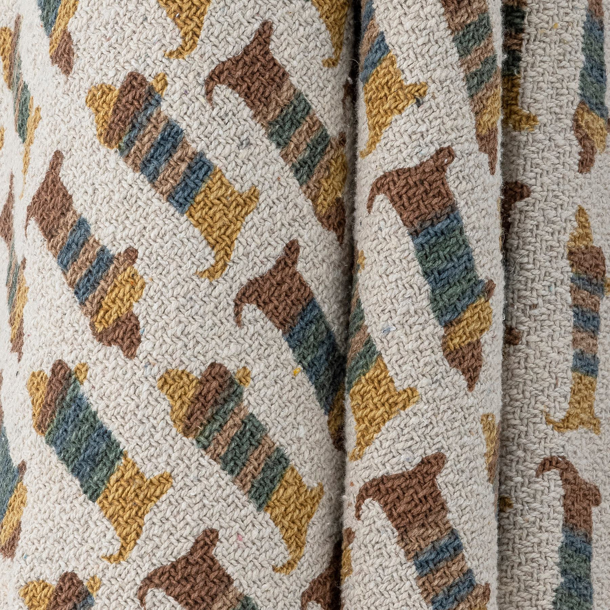 Charlie Decke von Bloomingville Mini in Brown mit buntem Druckmuster, aus Mischfasern, rechteckige Form mit Quasten an den Ecken, 160x130cm.