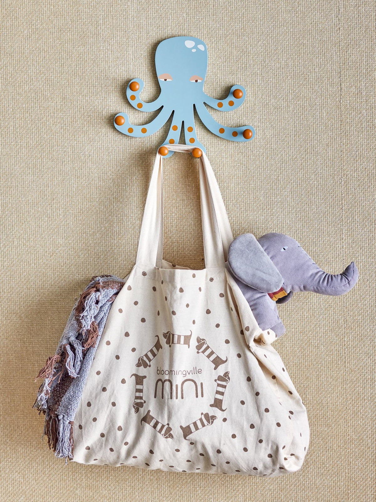 Oswall Kleiderständer, Blue, Lotus in Blue präsentiert im Onlineshop von KAQTU Design AG. Kleiderhaken ist von Bloomingville Mini