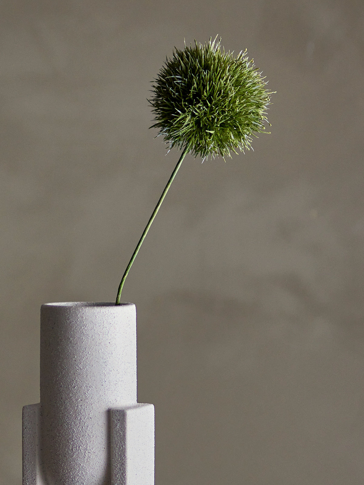 Salome Vase, Weiss, Steingut in Weiss präsentiert im Onlineshop von KAQTU Design AG. Vase ist von Bloomingville
