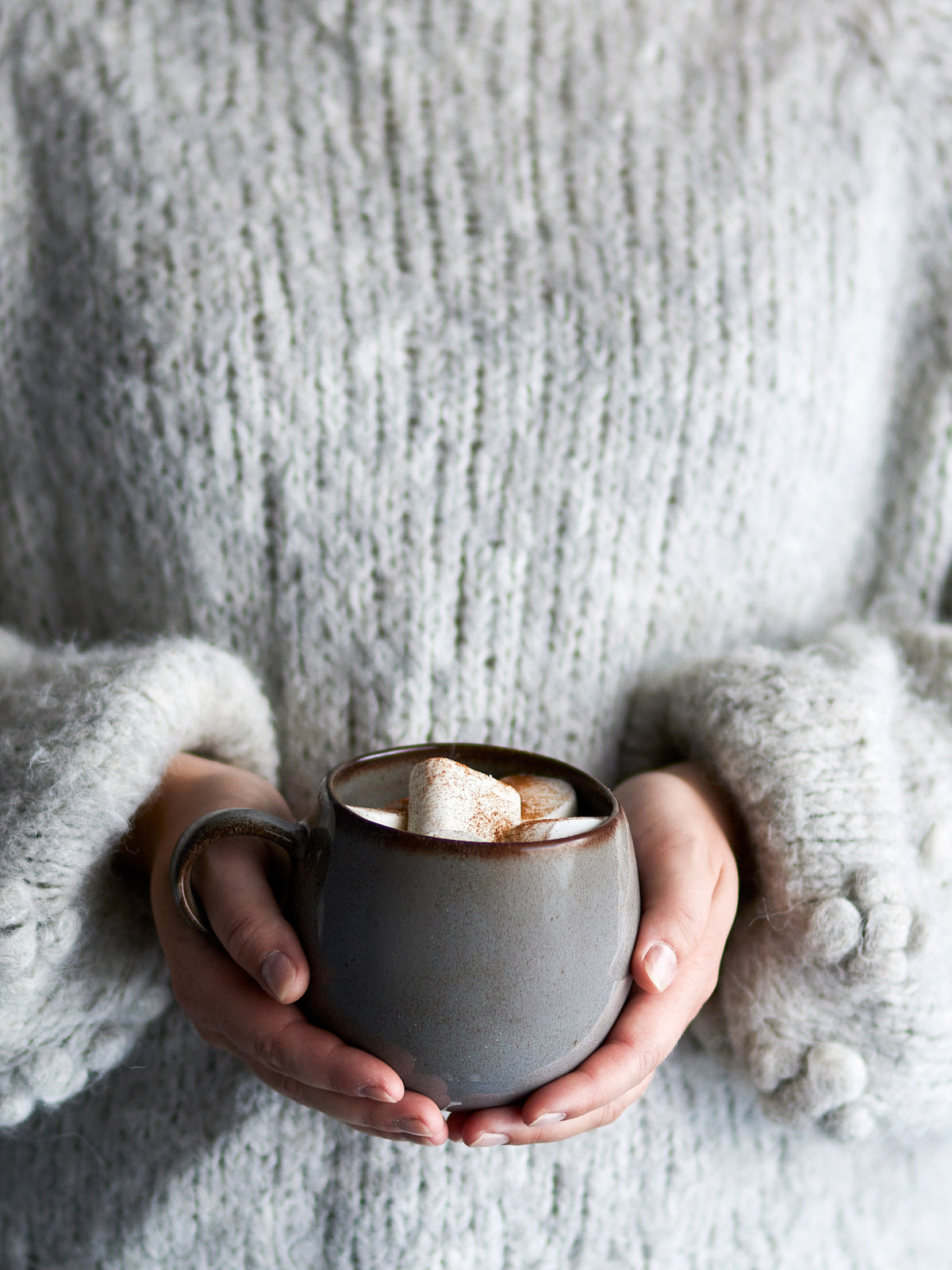 Sandrine Becher, Grau, Steingut in Grey präsentiert im Onlineshop von KAQTU Design AG. Tasse ist von Bloomingville