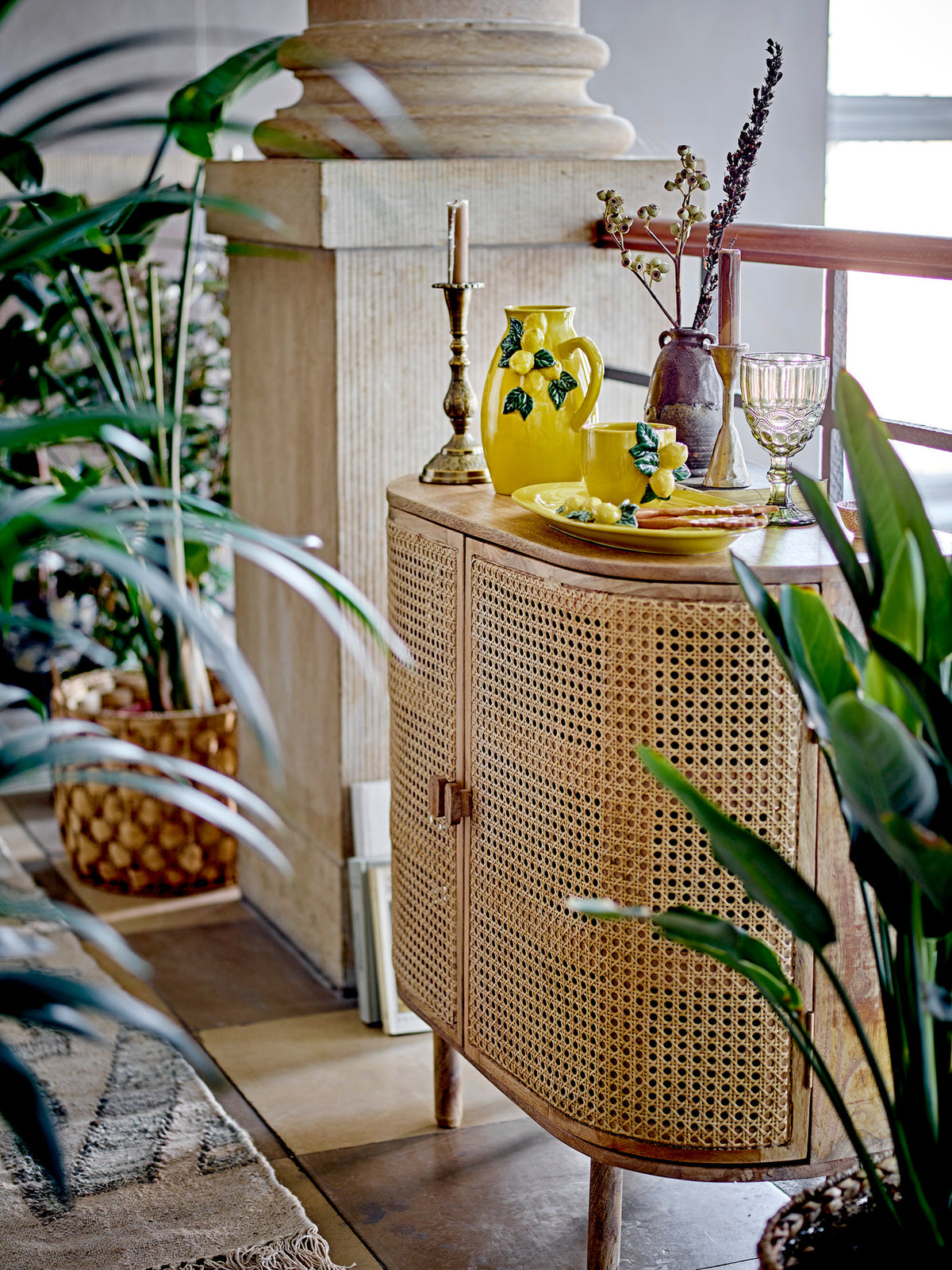 Limone Krug, Gelb, Steingut in Yellow präsentiert im Onlineshop von KAQTU Design AG. Kanne ist von Creative Collection