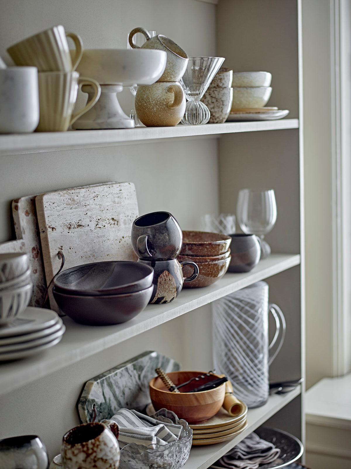 Paula Schale, Braun, Steingut in Brown präsentiert im Onlineshop von KAQTU Design AG. Schale ist von Bloomingville