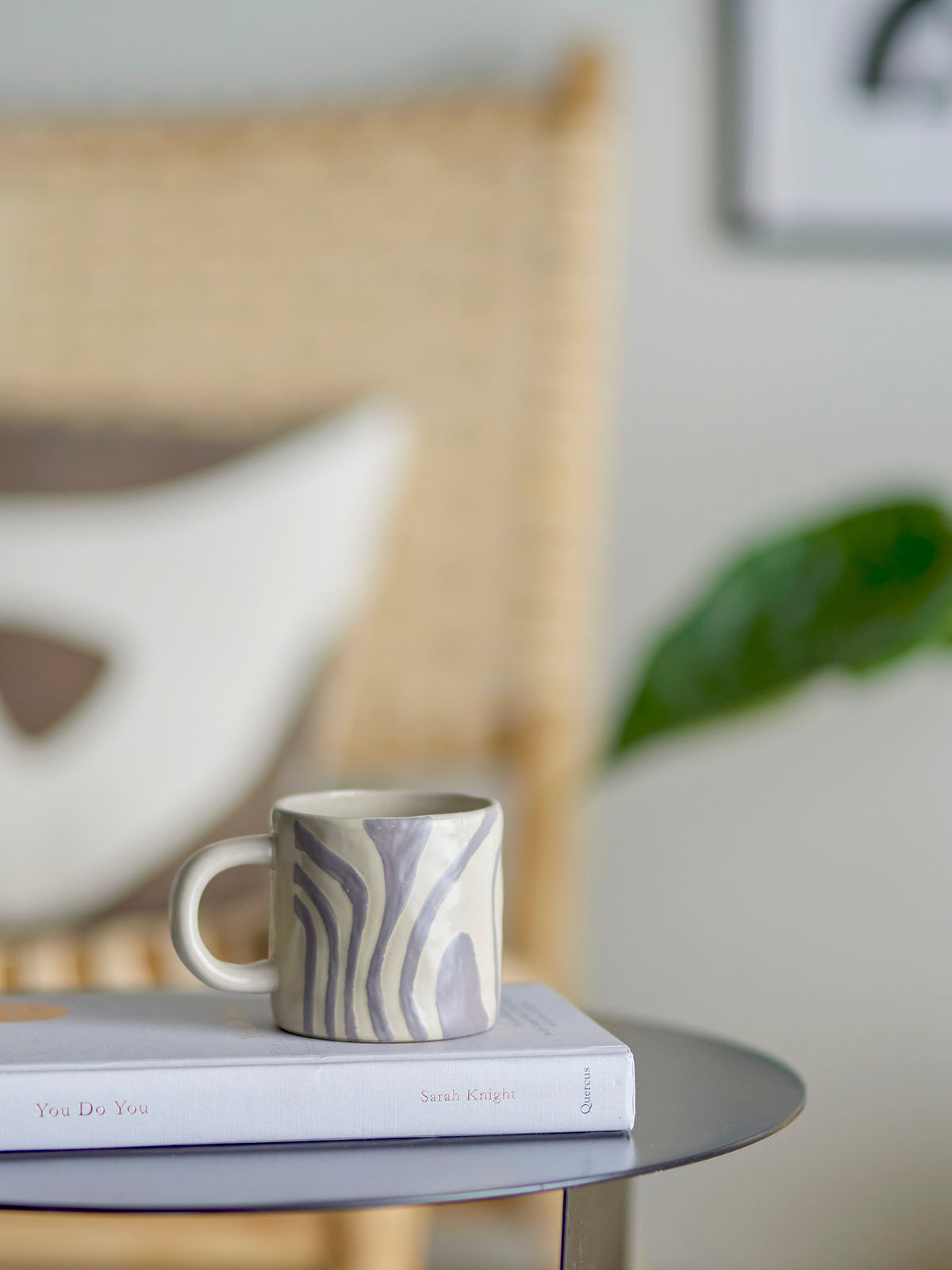 Ninka Becher, Grau, Steingut in Grey präsentiert im Onlineshop von KAQTU Design AG. Tasse ist von Bloomingville