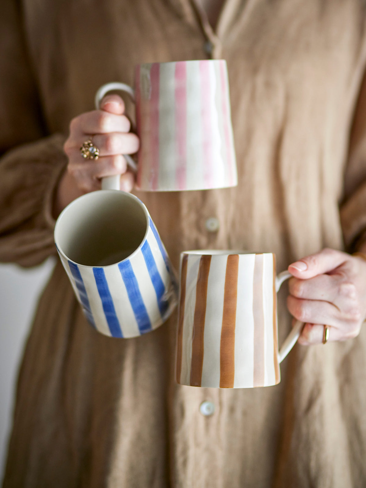 Begonia Becher, Braun, Steingut in Braun präsentiert im Onlineshop von KAQTU Design AG. Tasse ist von Creative Collection
