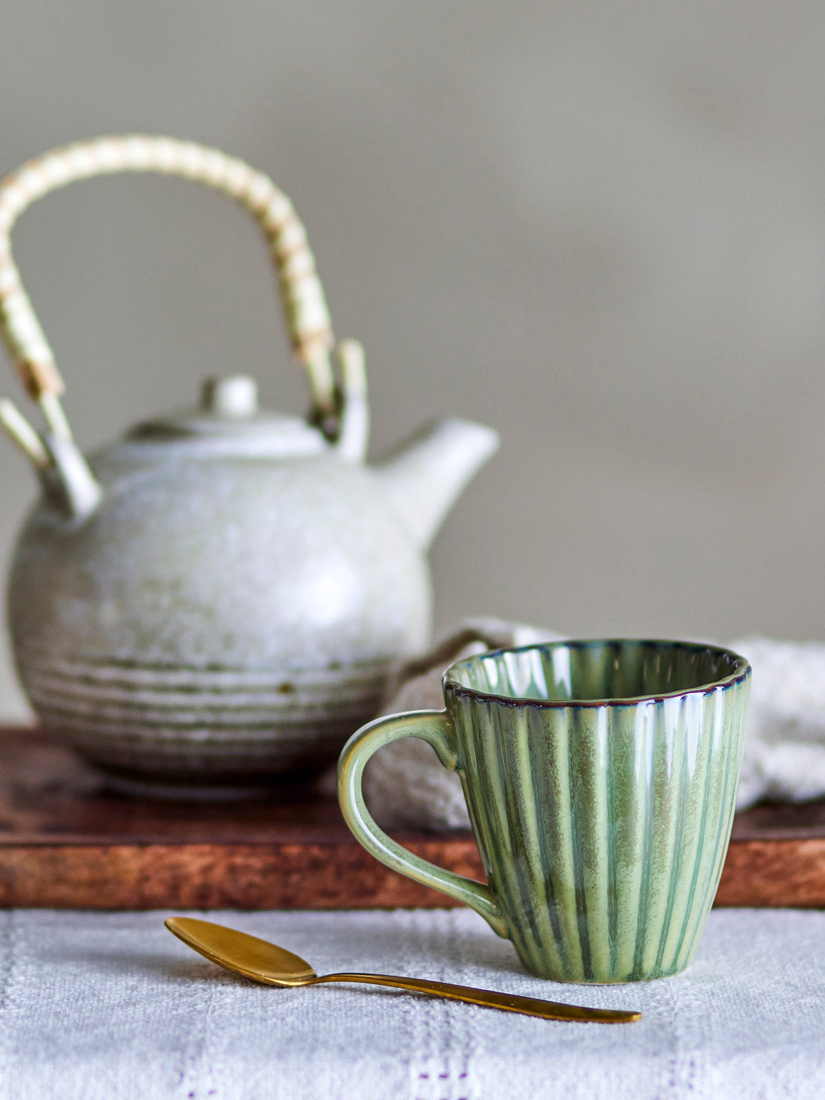 Latina Becher, Grün, Steingut in Green präsentiert im Onlineshop von KAQTU Design AG. Tasse ist von Bloomingville