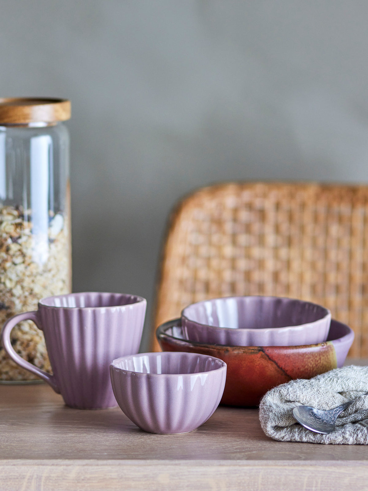 Latina Becher, Rose, Steingut in Rose präsentiert im Onlineshop von KAQTU Design AG. Tasse ist von Bloomingville