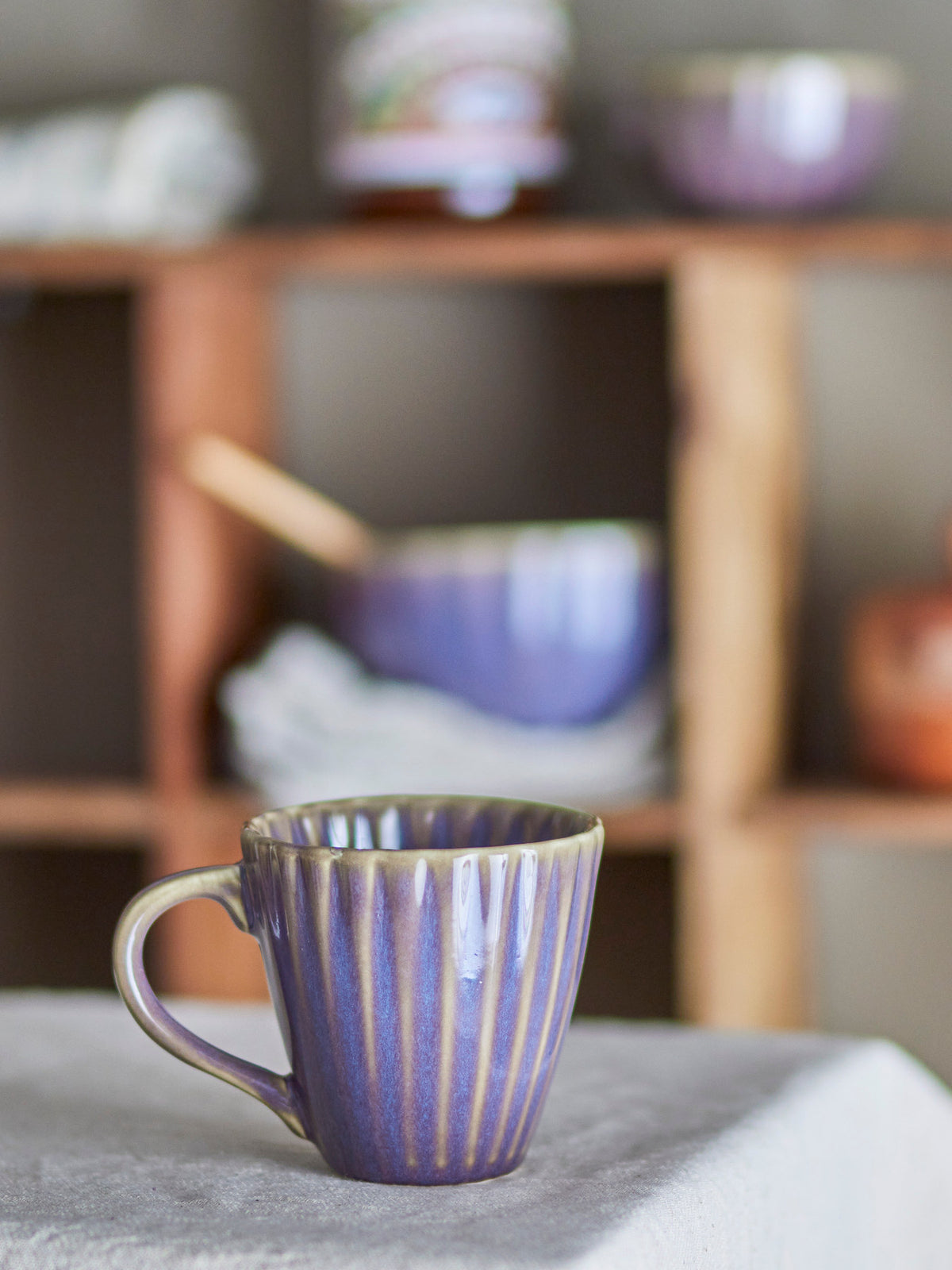 Latina Becher, Violett, Steingut in Purple präsentiert im Onlineshop von KAQTU Design AG. Tasse ist von Bloomingville