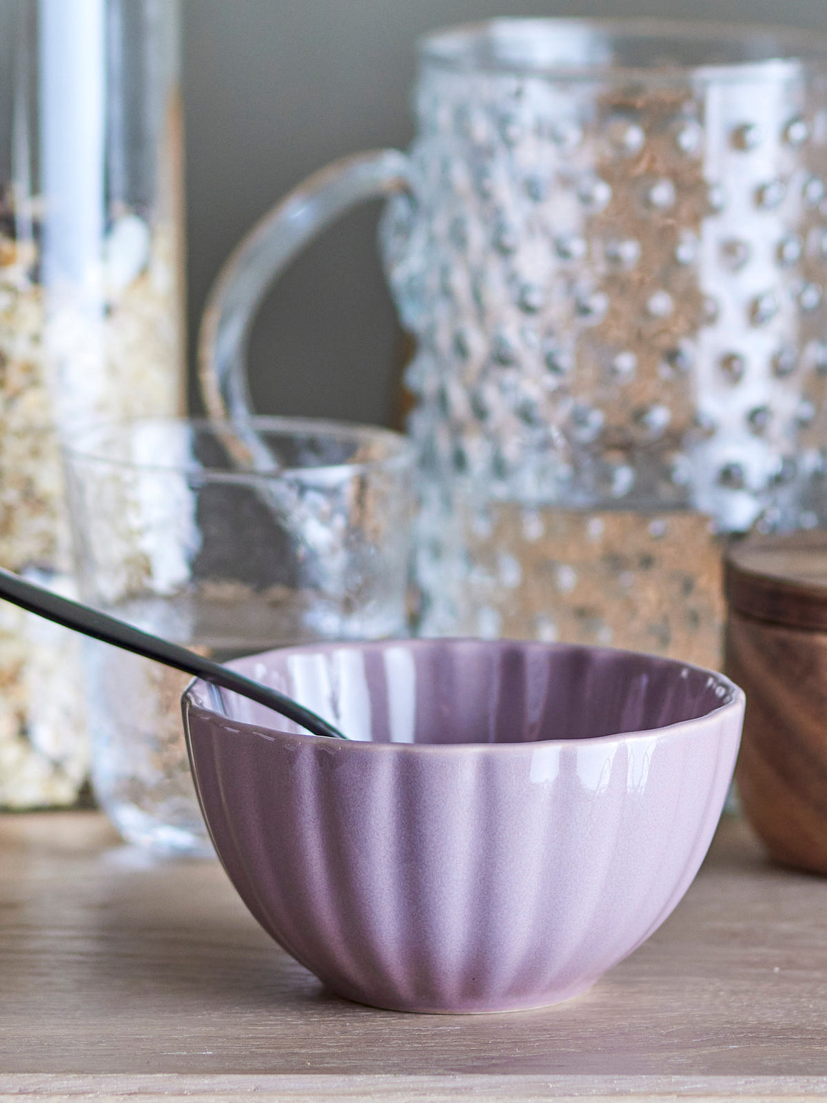 Latina Schale, Rose, Steingut in Rose präsentiert im Onlineshop von KAQTU Design AG. Schale ist von Bloomingville
