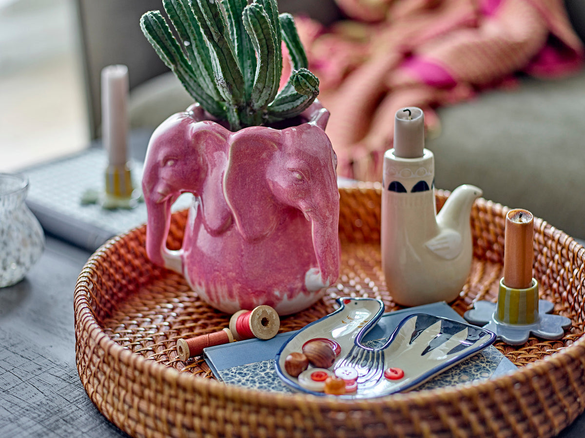 Trudy Kerzenhalter, Weiss, Steingut in Weiss präsentiert im Onlineshop von KAQTU Design AG. Kerzenständer ist von Bloomingville