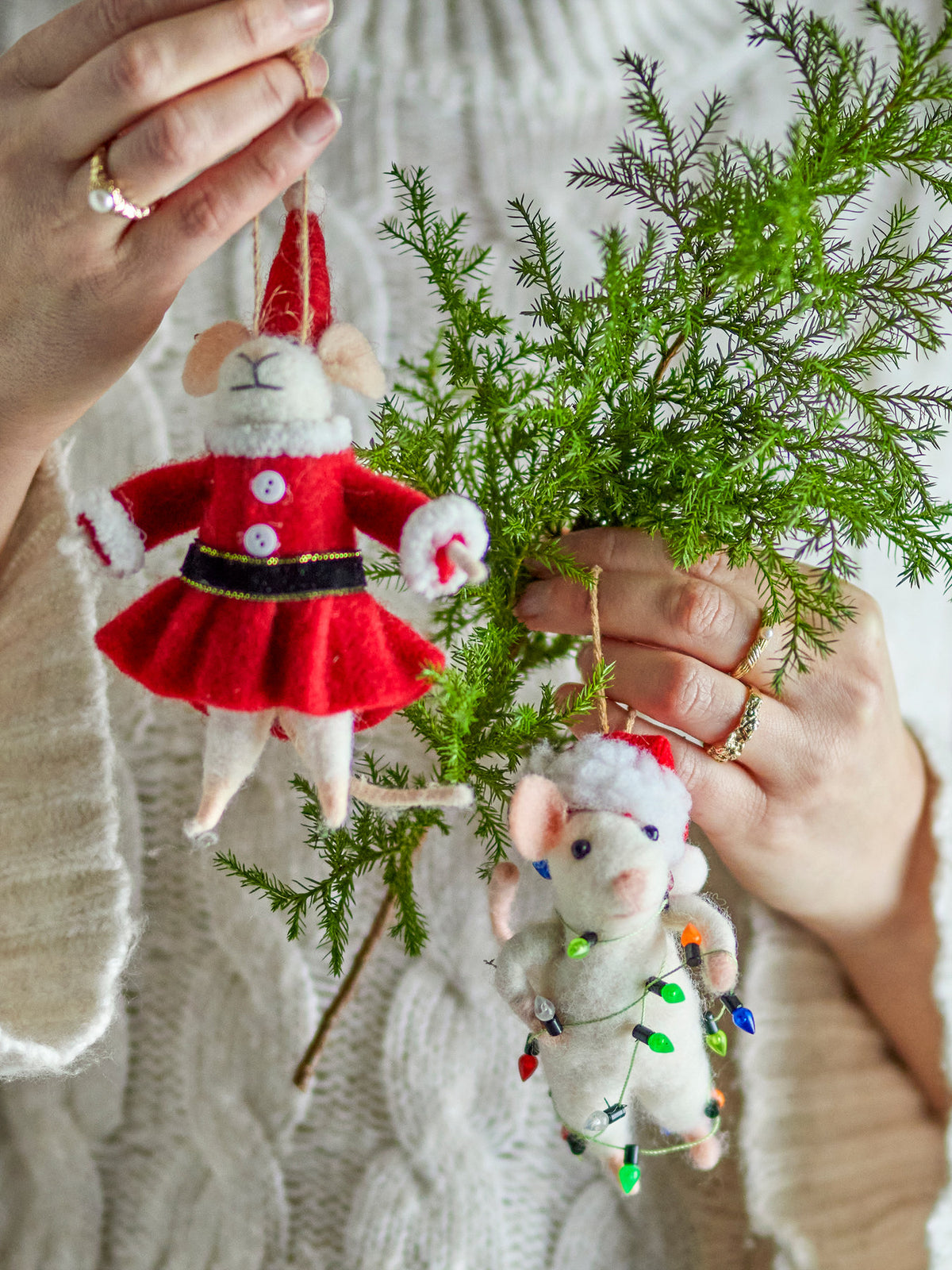 Peo Ornament, Weiss, Wolle in Weiß präsentiert im Onlineshop von KAQTU Design AG. Ornament ist von Bloomingville