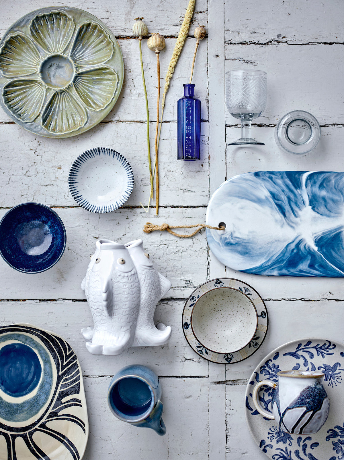 Fili Vase, Weiss, Steingut in Weiss präsentiert im Onlineshop von KAQTU Design AG. Vase ist von Creative Collection