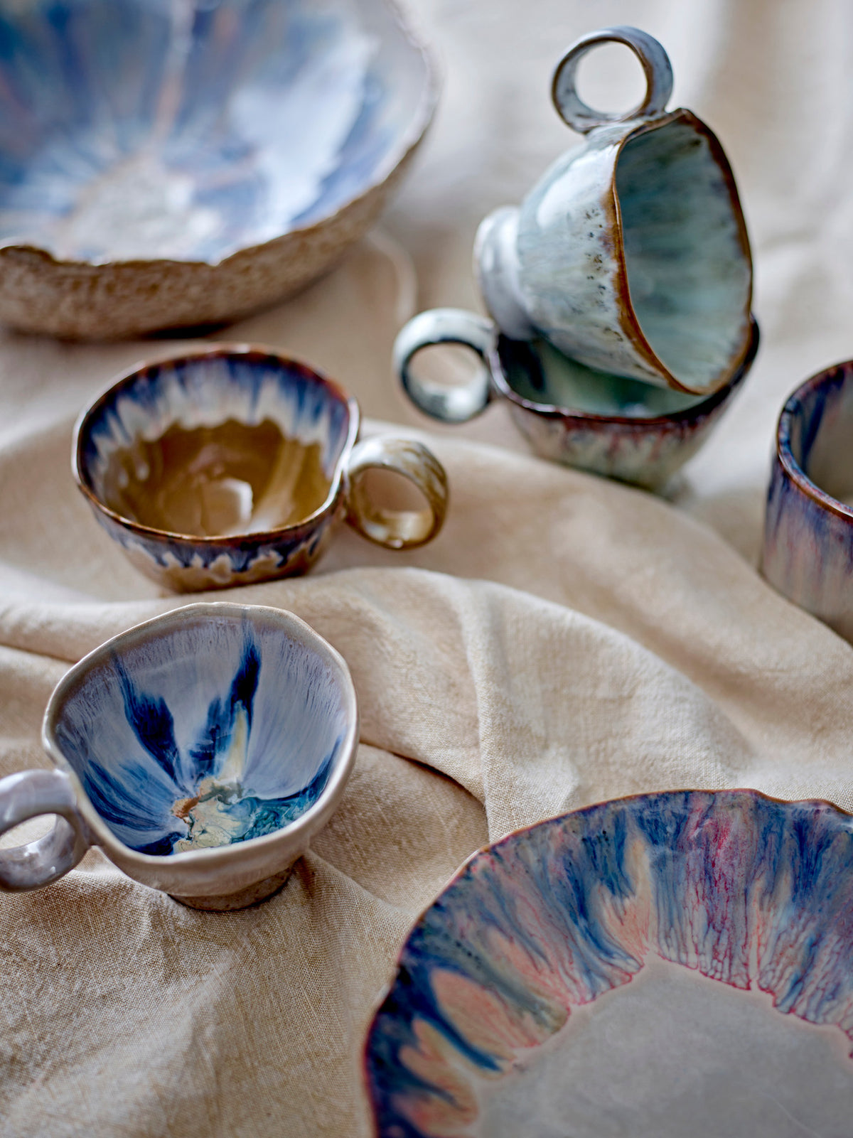 Amalia Schale, Blue, Steingut in Blau präsentiert im Onlineshop von KAQTU Design AG. Schale ist von Bloomingville