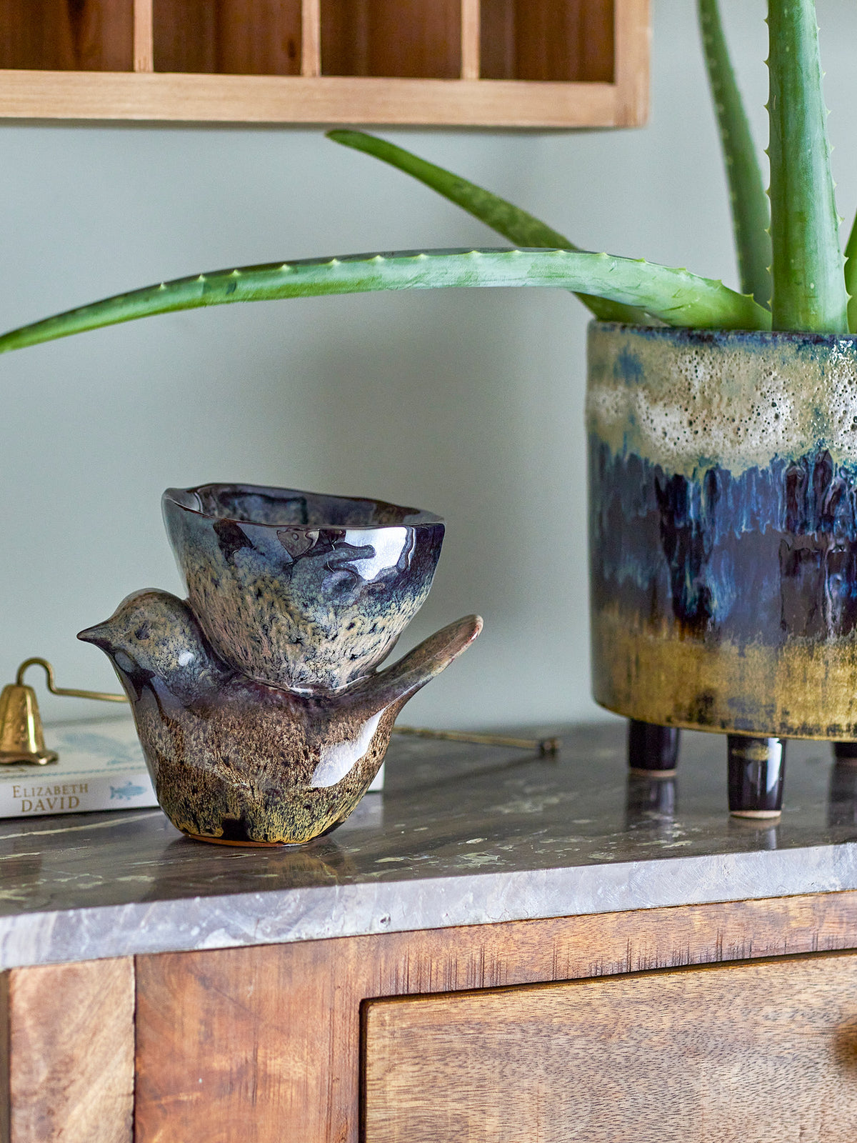 Phil Deko, Braun, Steingut in Braun präsentiert im Onlineshop von KAQTU Design AG. Kunstgegenstände ist von Creative Collection