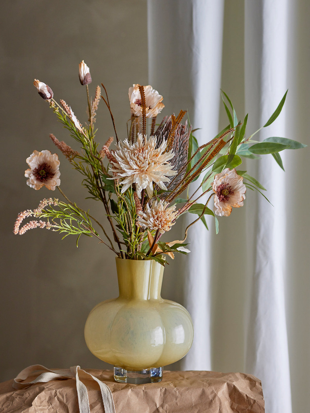 Eucalyptus Stiel, Grün, Künstliche Blumen in Grün präsentiert im Onlineshop von KAQTU Design AG. Kunstblume ist von Bloomingville