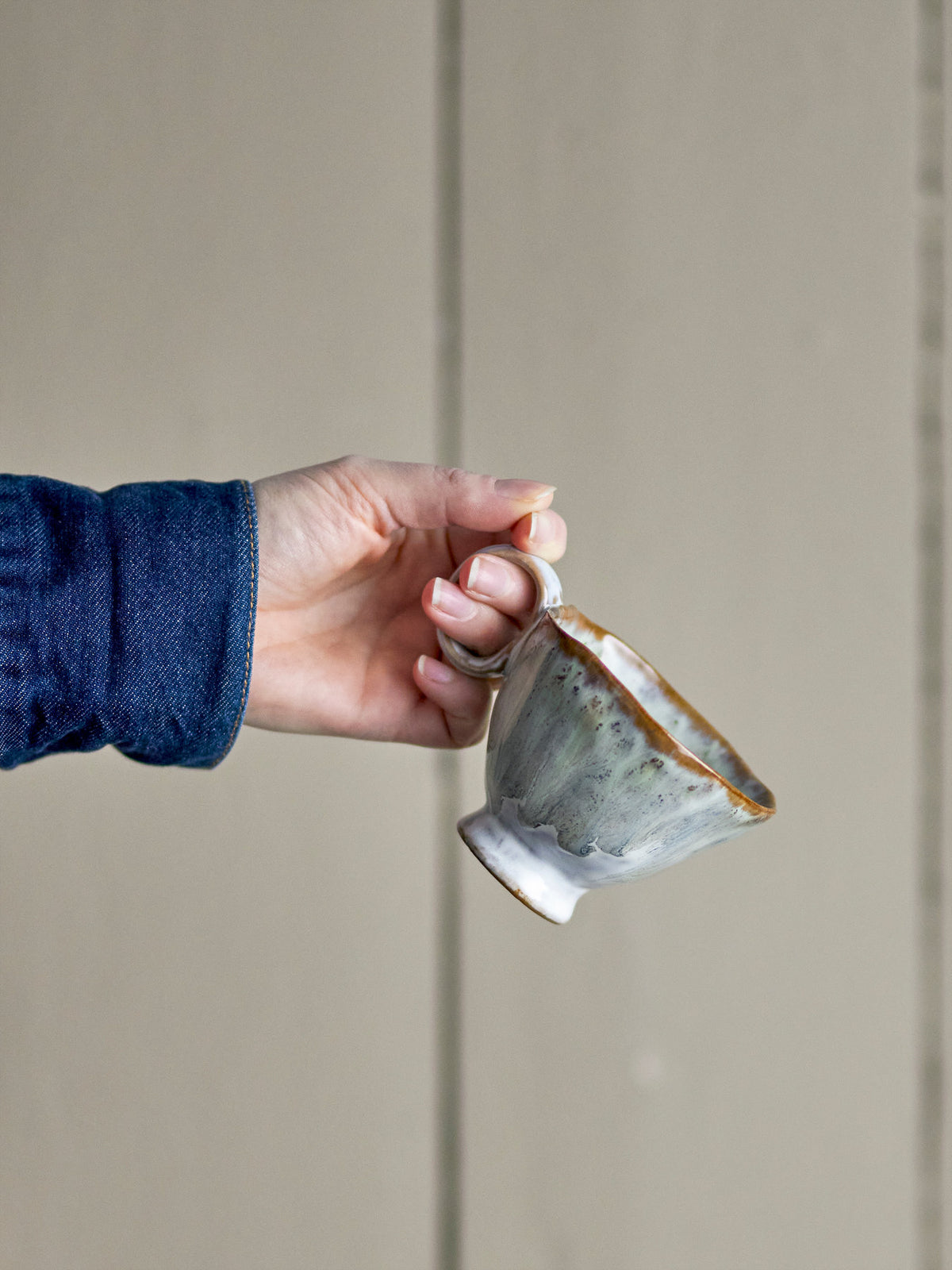 Imogen Tasse, Grün, Steingut in Grün präsentiert im Onlineshop von KAQTU Design AG. Tasse ist von Bloomingville