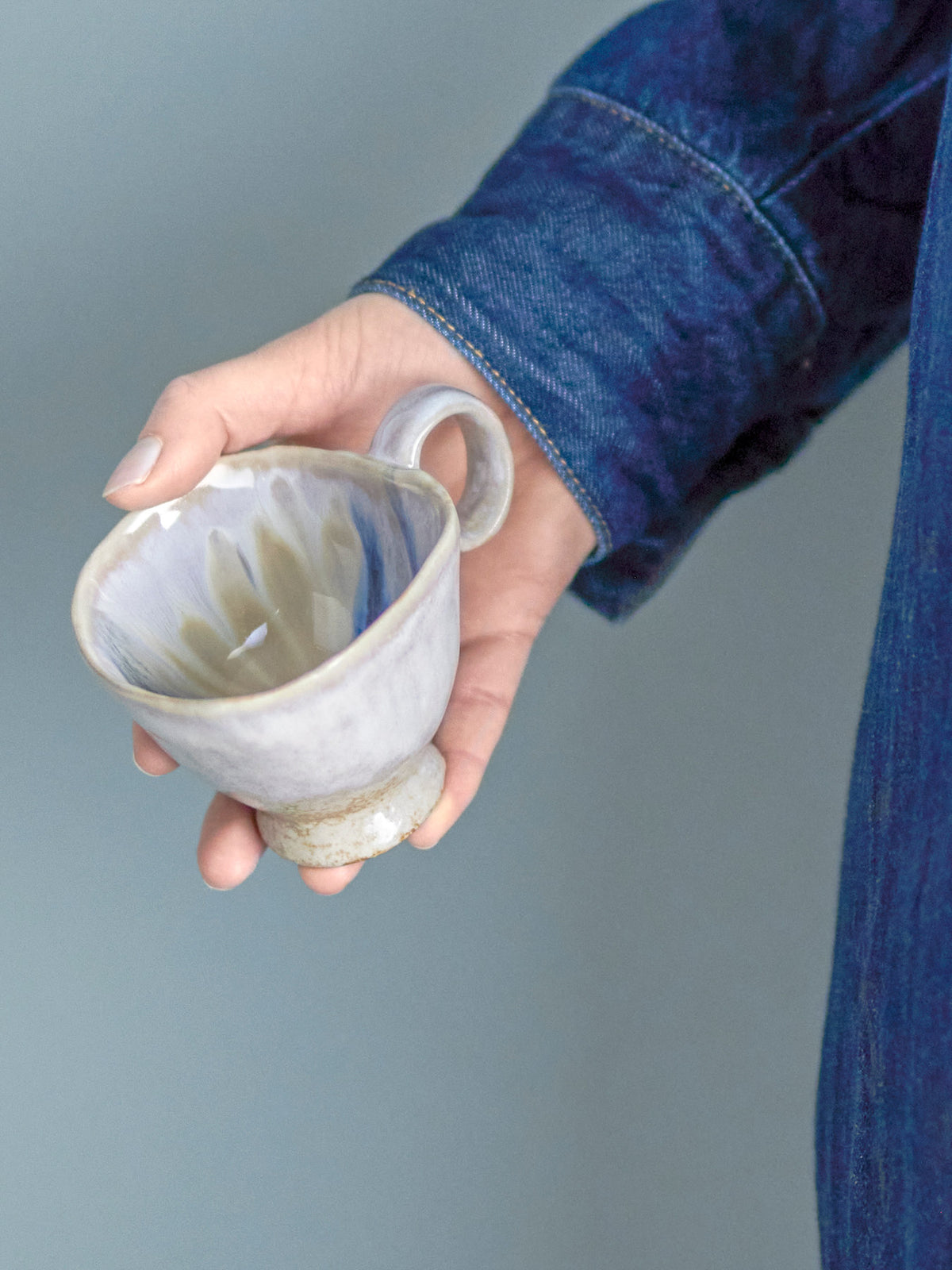 Imogen Tasse, Natur, Steingut in Natur präsentiert im Onlineshop von KAQTU Design AG. Tasse ist von Bloomingville