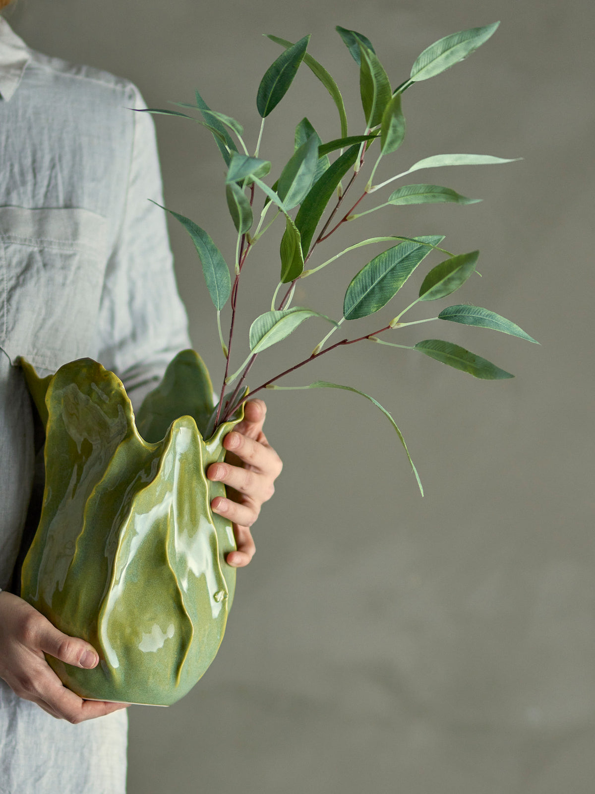 Eucalyptus Stiel, Grün, Künstliche Blumen in Grün präsentiert im Onlineshop von KAQTU Design AG. Kunstblume ist von Bloomingville