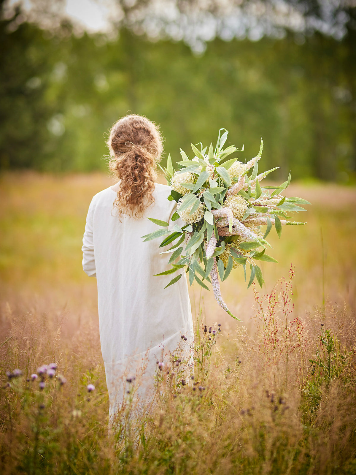 Eucalyptus Stiel, Grün, Künstliche Blumen in Grün präsentiert im Onlineshop von KAQTU Design AG. Kunstblume ist von Bloomingville