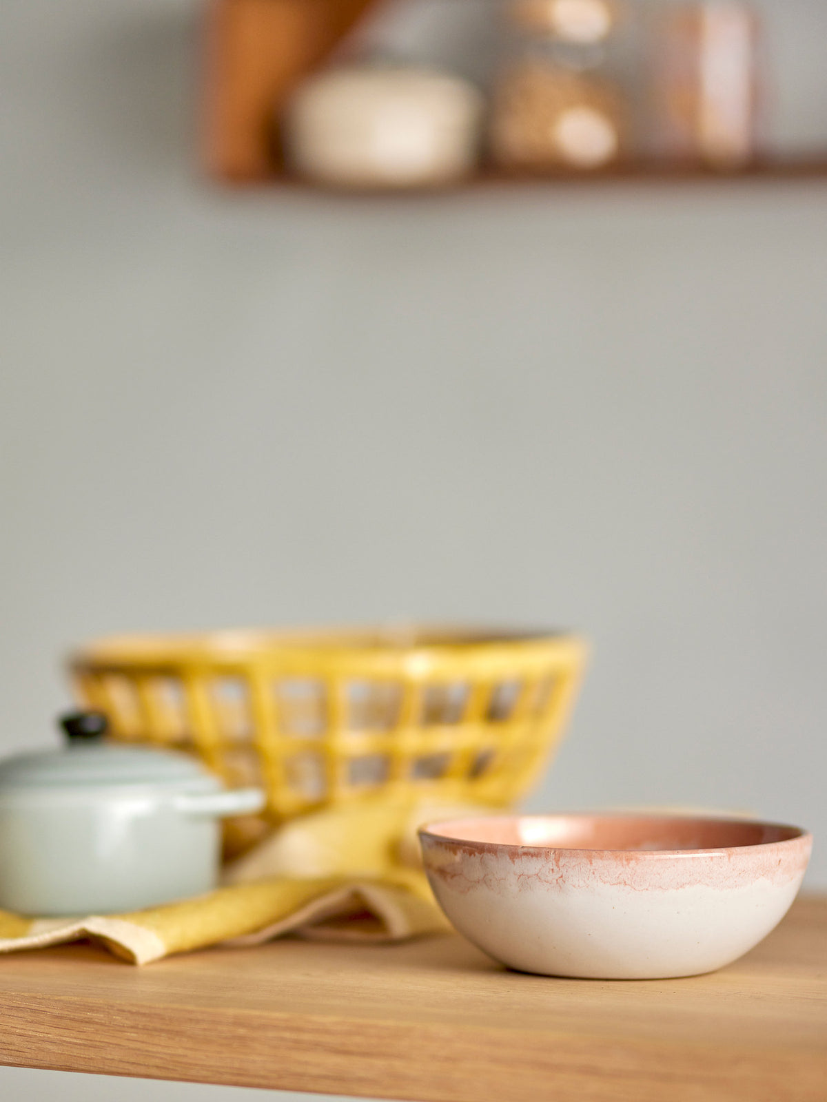 Paula Frühstück Set, Orange, Steingut in Orange präsentiert im Onlineshop von KAQTU Design AG. Geschirrset ist von Bloomingville