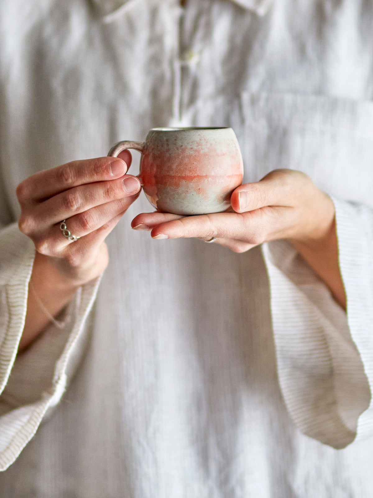 Paula Espressotasse, Orange, Steingut in Orange präsentiert im Onlineshop von KAQTU Design AG. Espressotassen ist von Bloomingville
