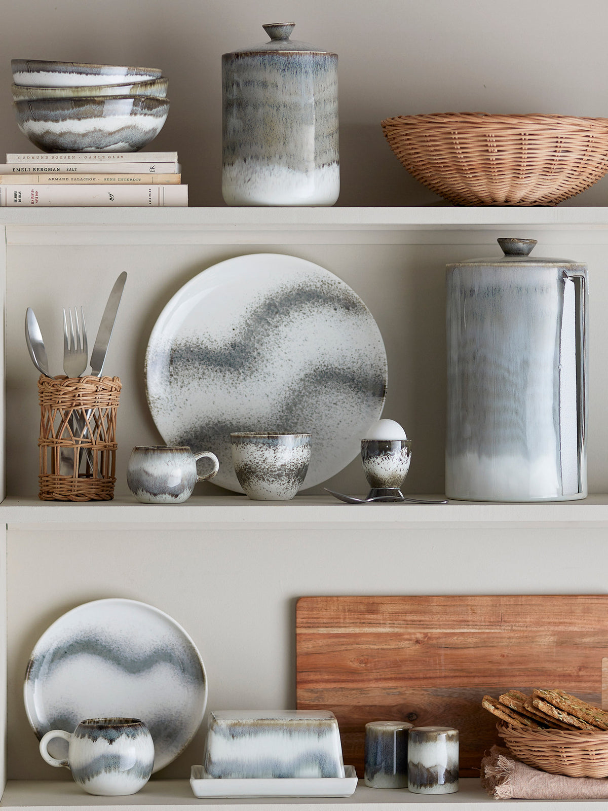 Paula Eierbecher, Grau, Steingut in Grau präsentiert im Onlineshop von KAQTU Design AG. Eierbecher ist von Bloomingville