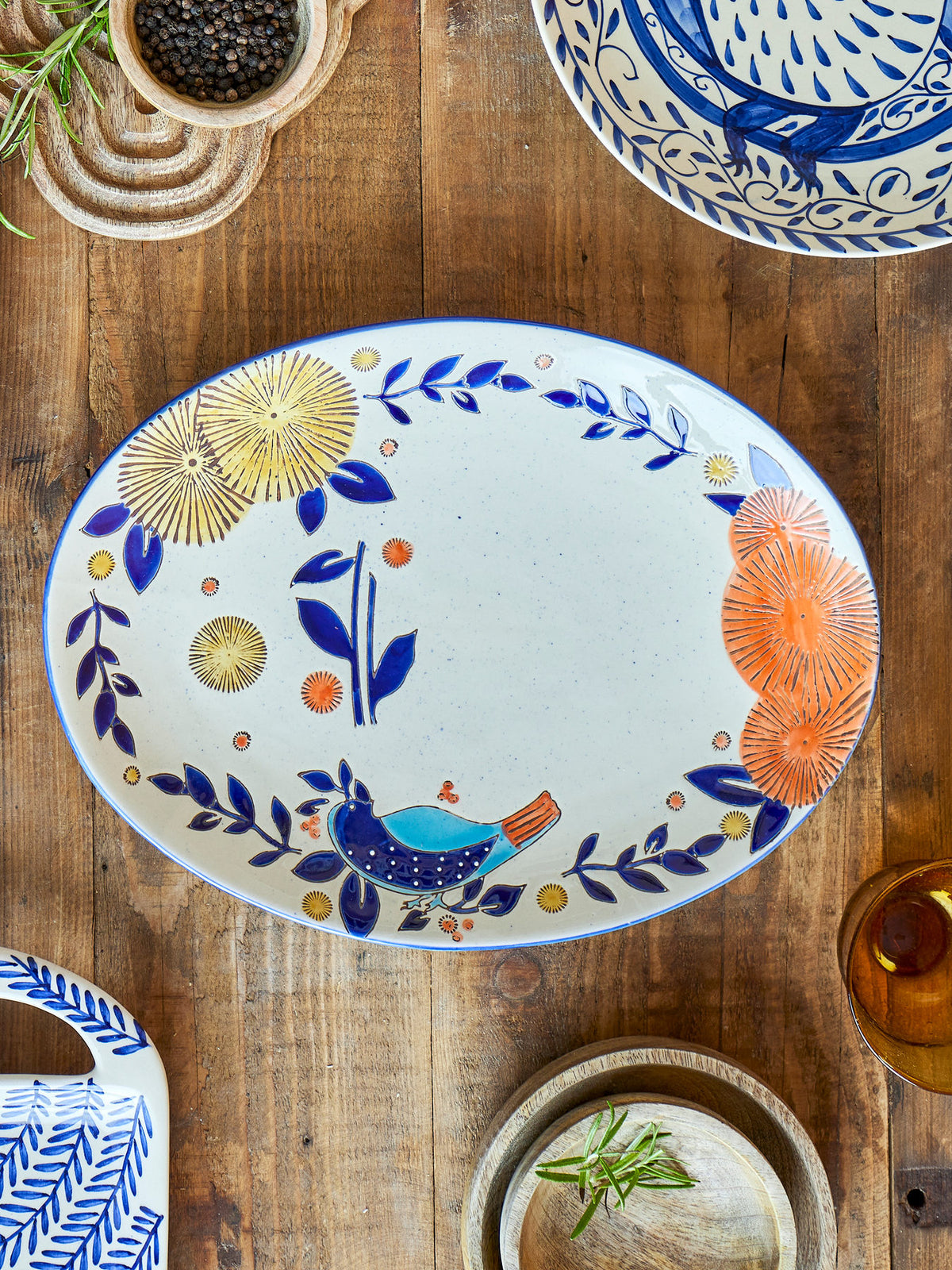 Lynna Servierplatte, Blue, Steingut in Blau präsentiert im Onlineshop von KAQTU Design AG. Servierplatten ist von Creative Collection