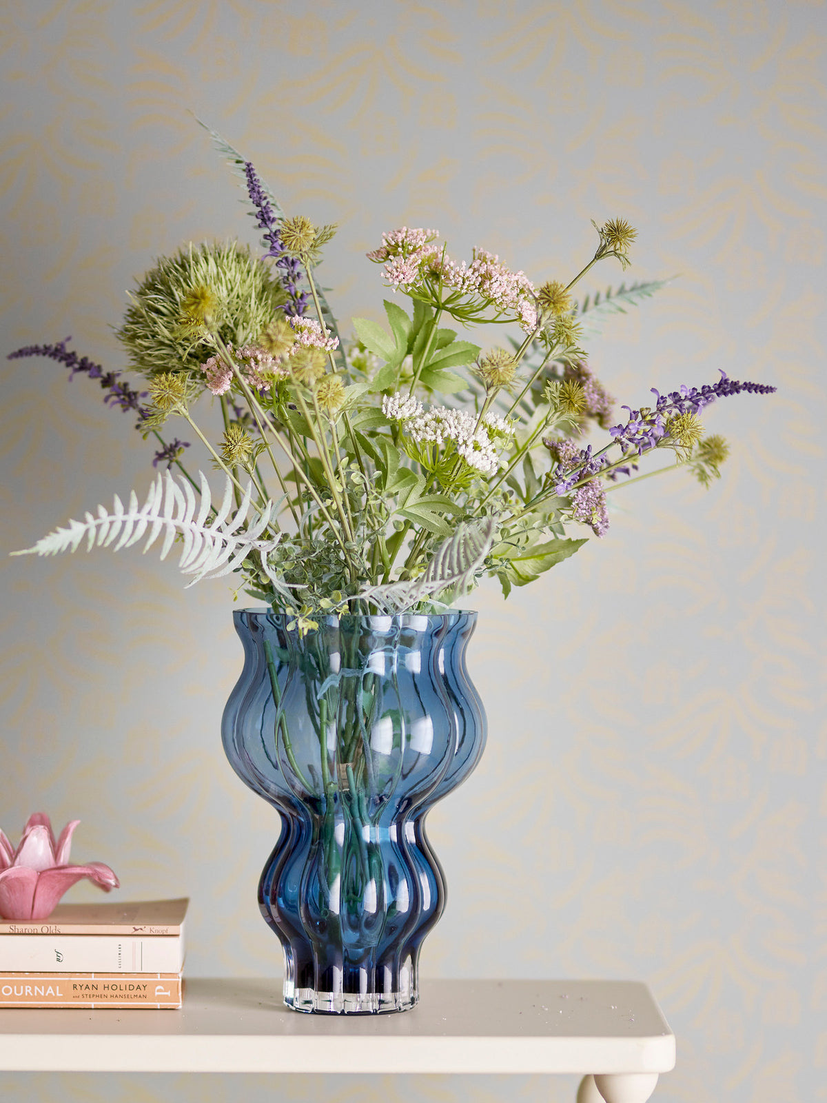 Zanna Vase, Blue, Glas in Blau präsentiert im Onlineshop von KAQTU Design AG. Vase ist von Bloomingville