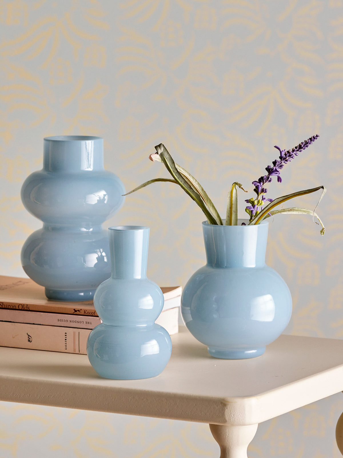 Kinsie Vase, Blue, Glas in Blau präsentiert im Onlineshop von KAQTU Design AG. Vase ist von Bloomingville