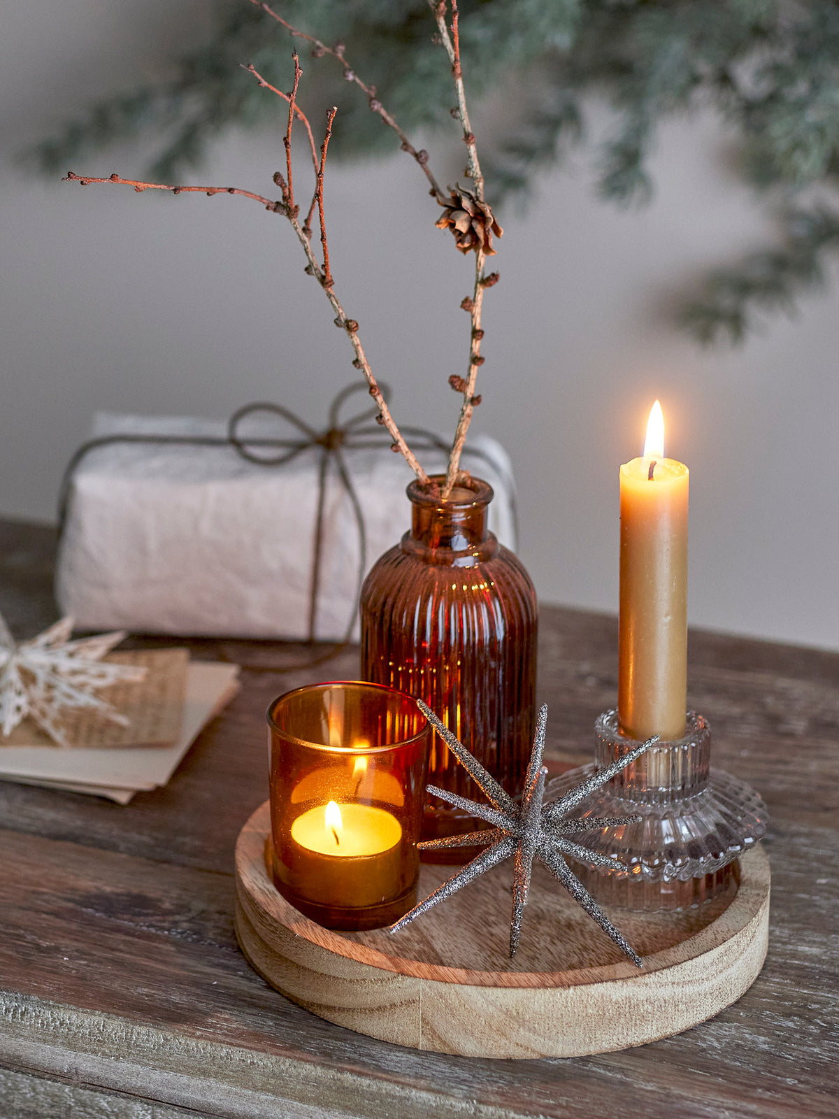 Sanga Tablett mit Teelichthaltern, Gold, Glas in Gold präsentiert im Onlineshop von KAQTU Design AG. Teelichthalter ist von Bloomingville