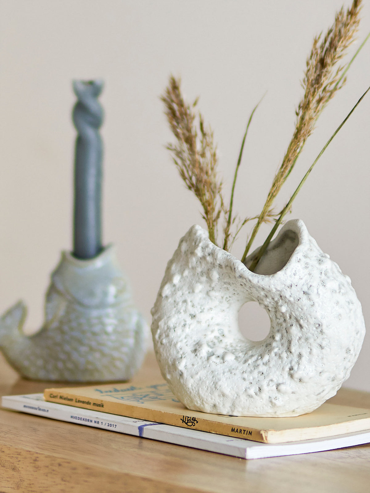 Fianna Vase, Weiss, Steingut in Weiss präsentiert im Onlineshop von KAQTU Design AG. Vase ist von Creative Collection