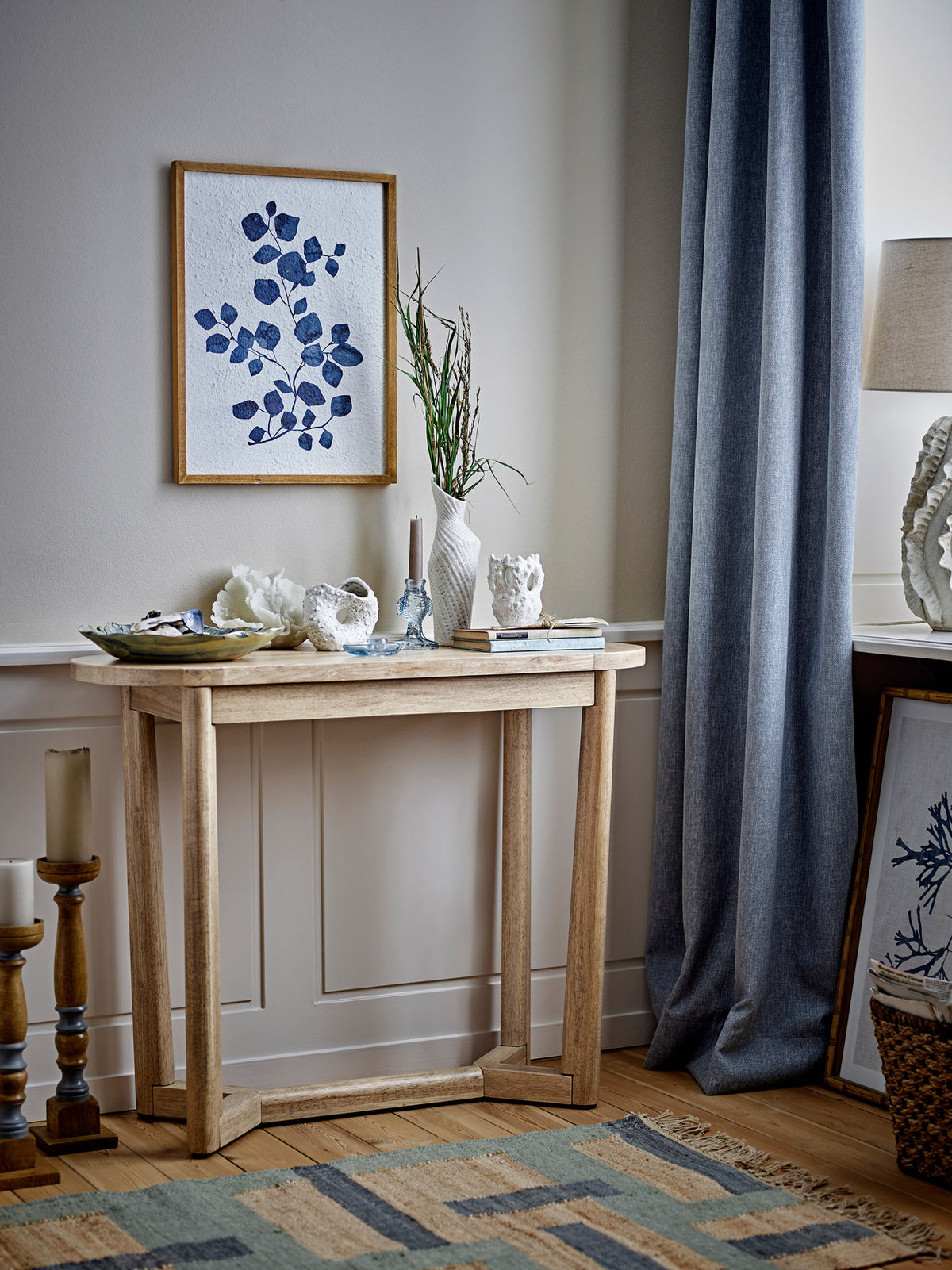 Fikla Vase, Weiss, Steingut in Weiss präsentiert im Onlineshop von KAQTU Design AG. Vase ist von Creative Collection