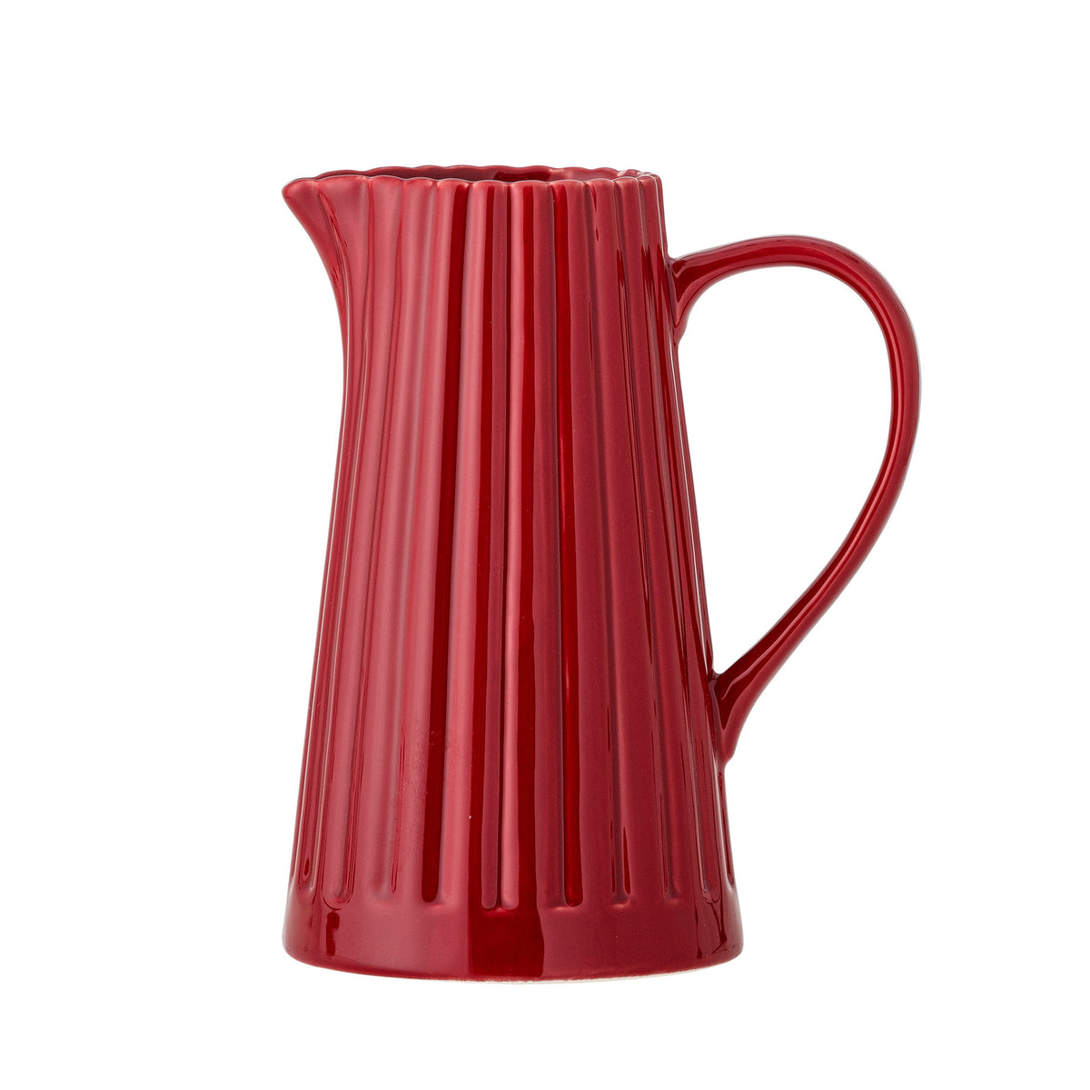 Latina Krug, Rot, Steingut in Rot präsentiert im Onlineshop von KAQTU Design AG. Wasserkrüge ist von Bloomingville