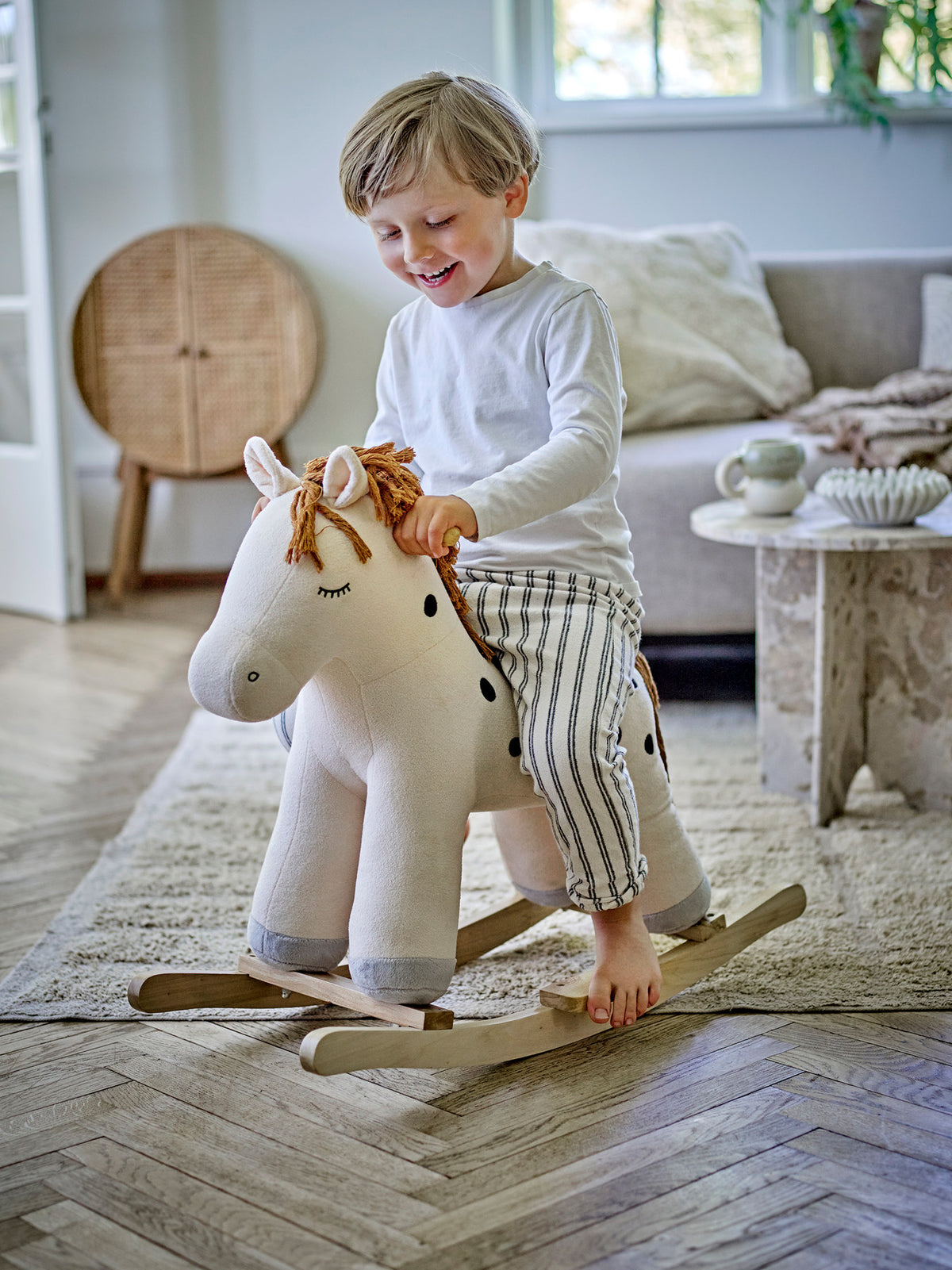Merlen Rocking Toy, Horse, Weiá, Polyester in White präsentiert im Onlineshop von KAQTU Design AG. Objekte Kids ist von Bloomingville Mini