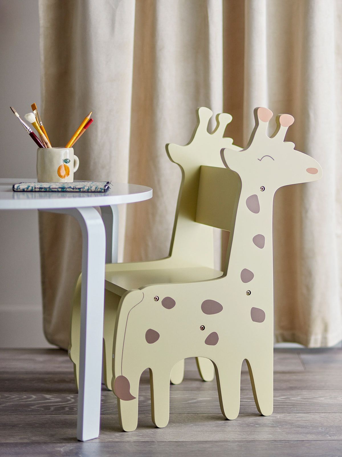 Ibber Stuhl, Grau, FSC®100%, MDF in Grau präsentiert im Onlineshop von KAQTU Design AG. Stuhl ist von Bloomingville Mini