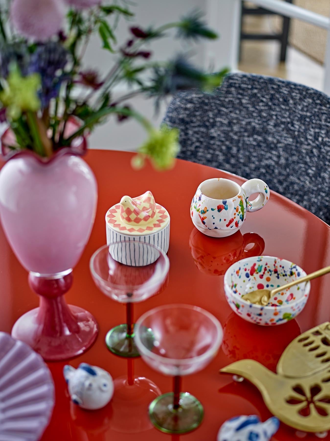 Biona Gefäß mit Deckel, Rose, Steingut in Rose präsentiert im Onlineshop von KAQTU Design AG. Kanne ist von Bloomingville
