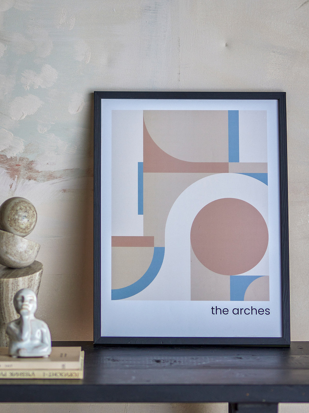 Arches Illustration mit Rahmen, Schwarz, Kiefer in Schwarz präsentiert im Onlineshop von KAQTU Design AG. Bild ist von Bloomingville