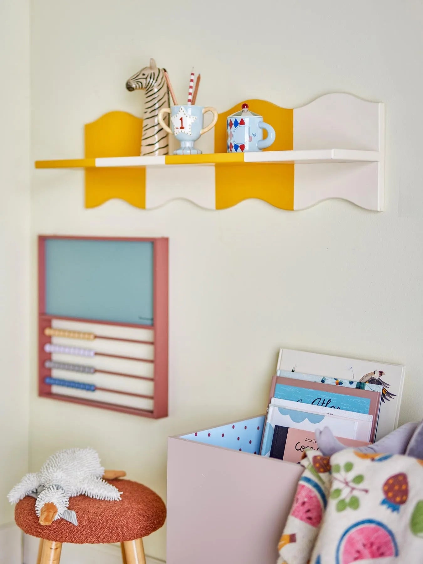 Bubbi Regal, Gelb, MDF in Gelb präsentiert im Onlineshop von KAQTU Design AG. Wandregal ist von Bloomingville Mini