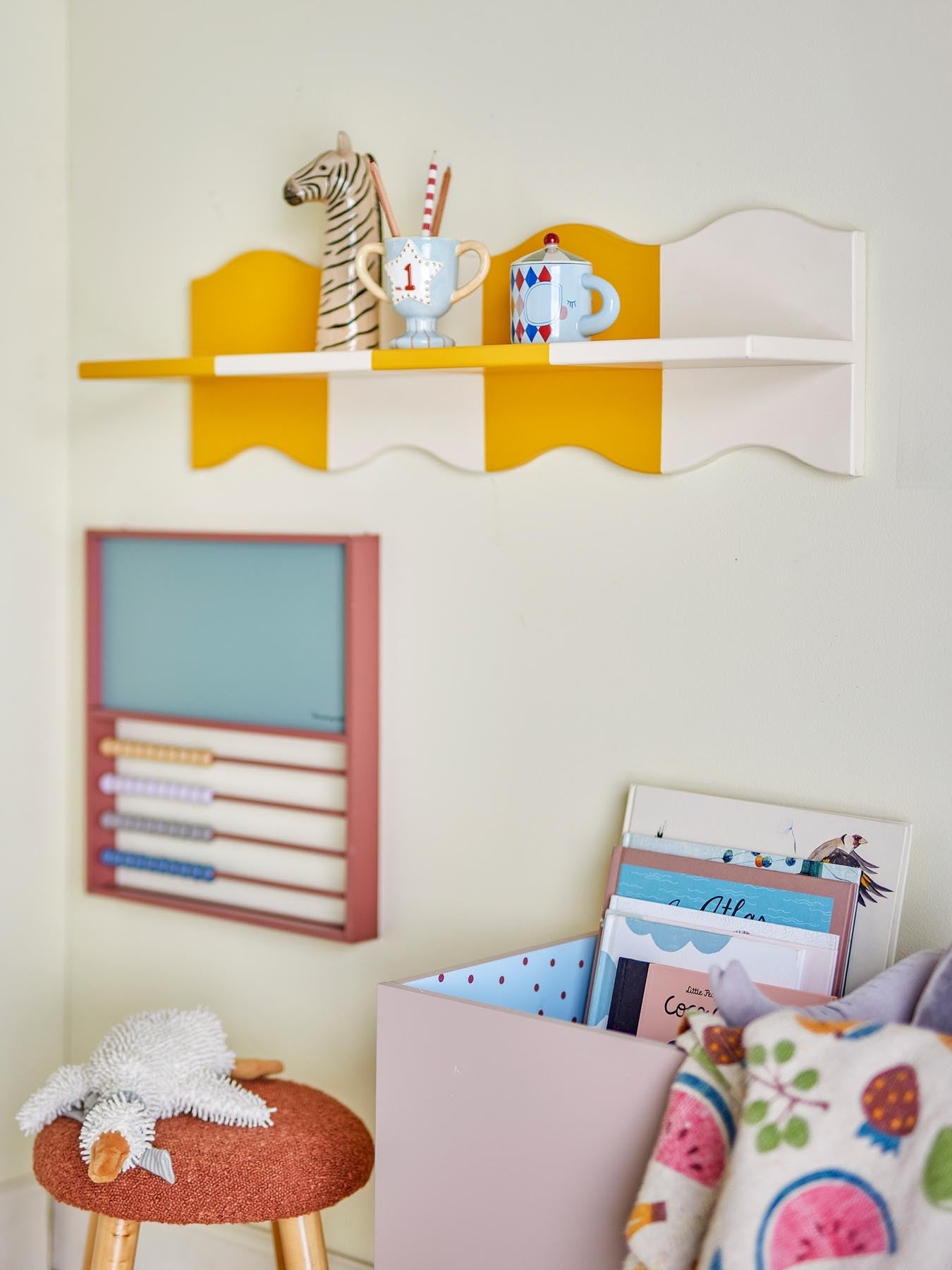 Bubbi Regal, Gelb, MDF in Gelb präsentiert im Onlineshop von KAQTU Design AG. Wandregal ist von Bloomingville Mini