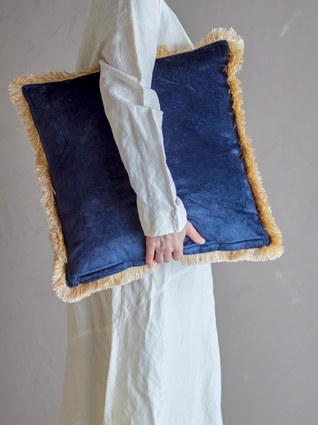 Eydis Kissen, Blau, Viskose in Blau präsentiert im Onlineshop von KAQTU Design AG. Deko Kissen ist von Bloomingville