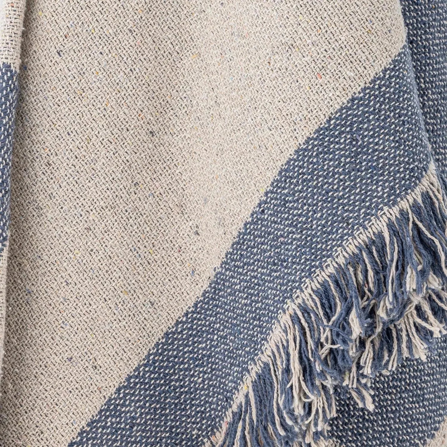 Ethan Decke, Blau, Recycelte Baumwolle in Blau präsentiert im Onlineshop von KAQTU Design AG. Bettüberwurf ist von Bloomingville