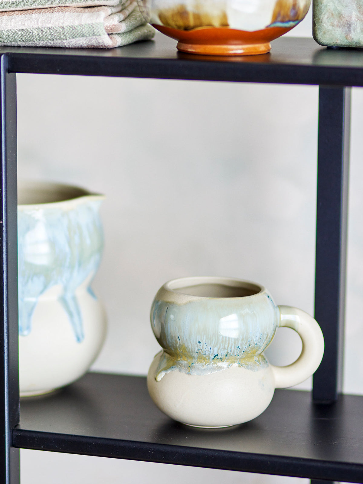Luna Tasse, Blau, Steingut in Blau präsentiert im Onlineshop von KAQTU Design AG. Tasse ist von Bloomingville