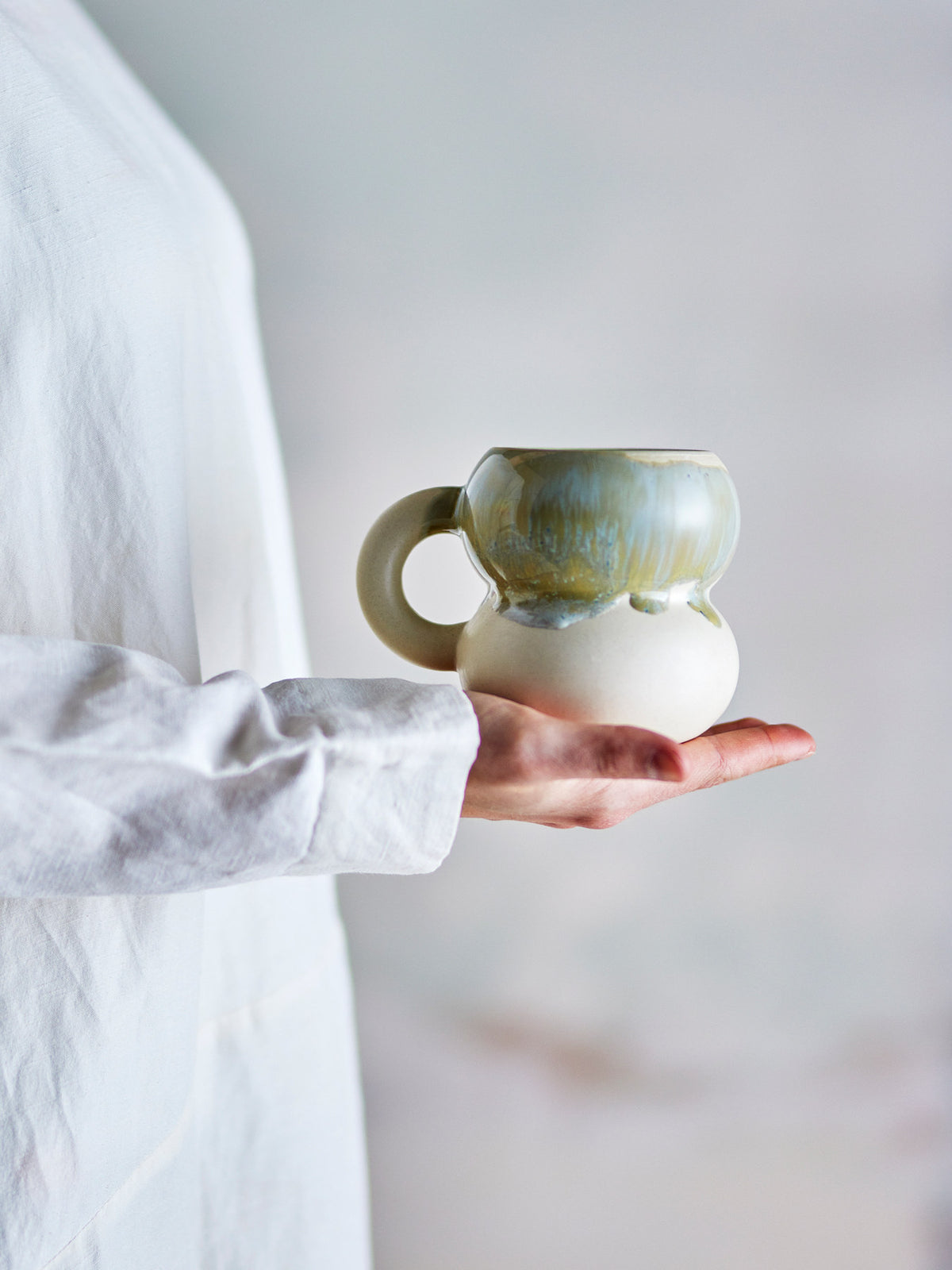 Luna Tasse, Blau, Steingut in Blau präsentiert im Onlineshop von KAQTU Design AG. Tasse ist von Bloomingville