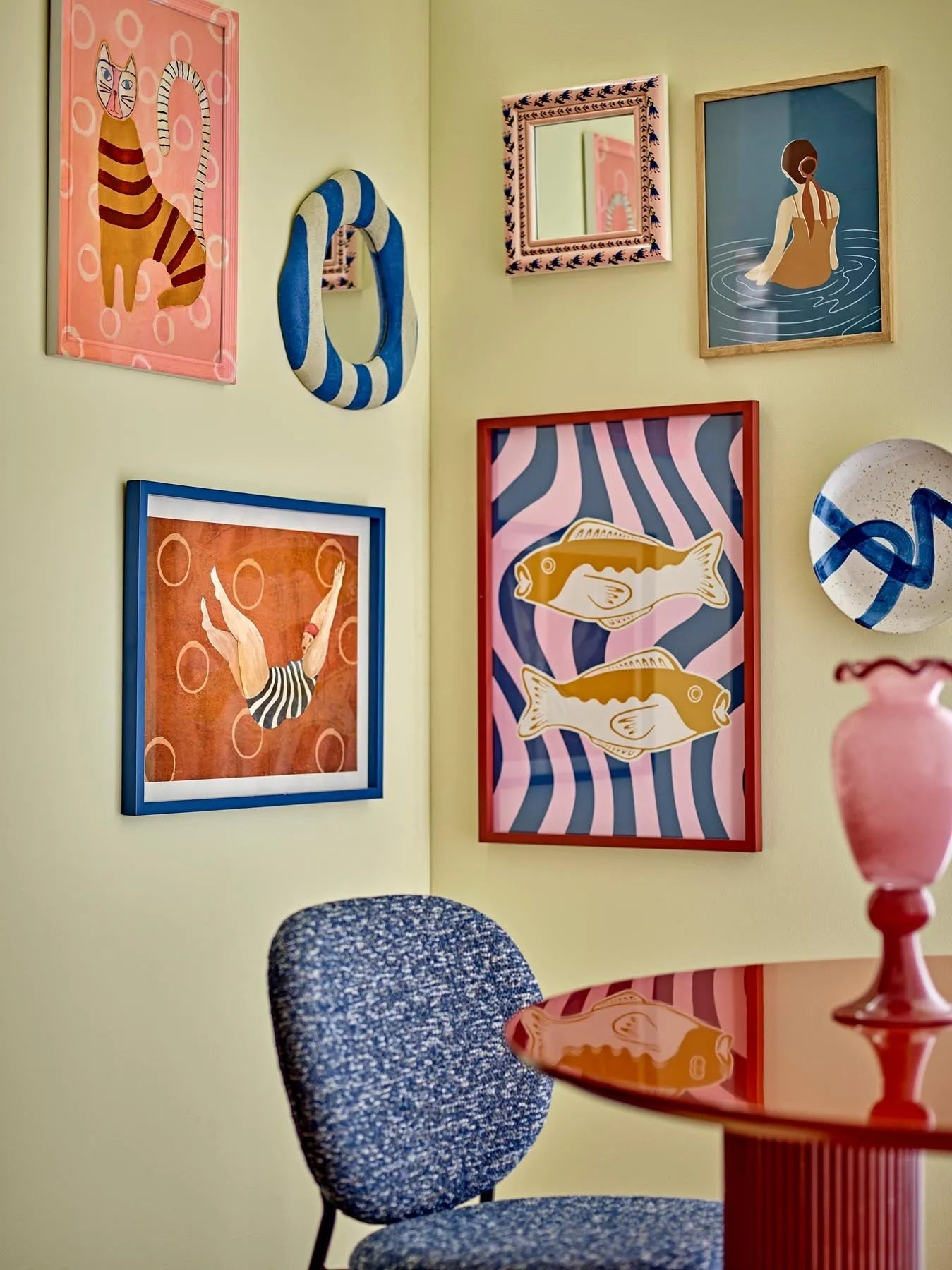 Travis Wand-Spiegel, Blau, Polyresin in Blau präsentiert im Onlineshop von KAQTU Design AG. Spiegel ist von Bloomingville