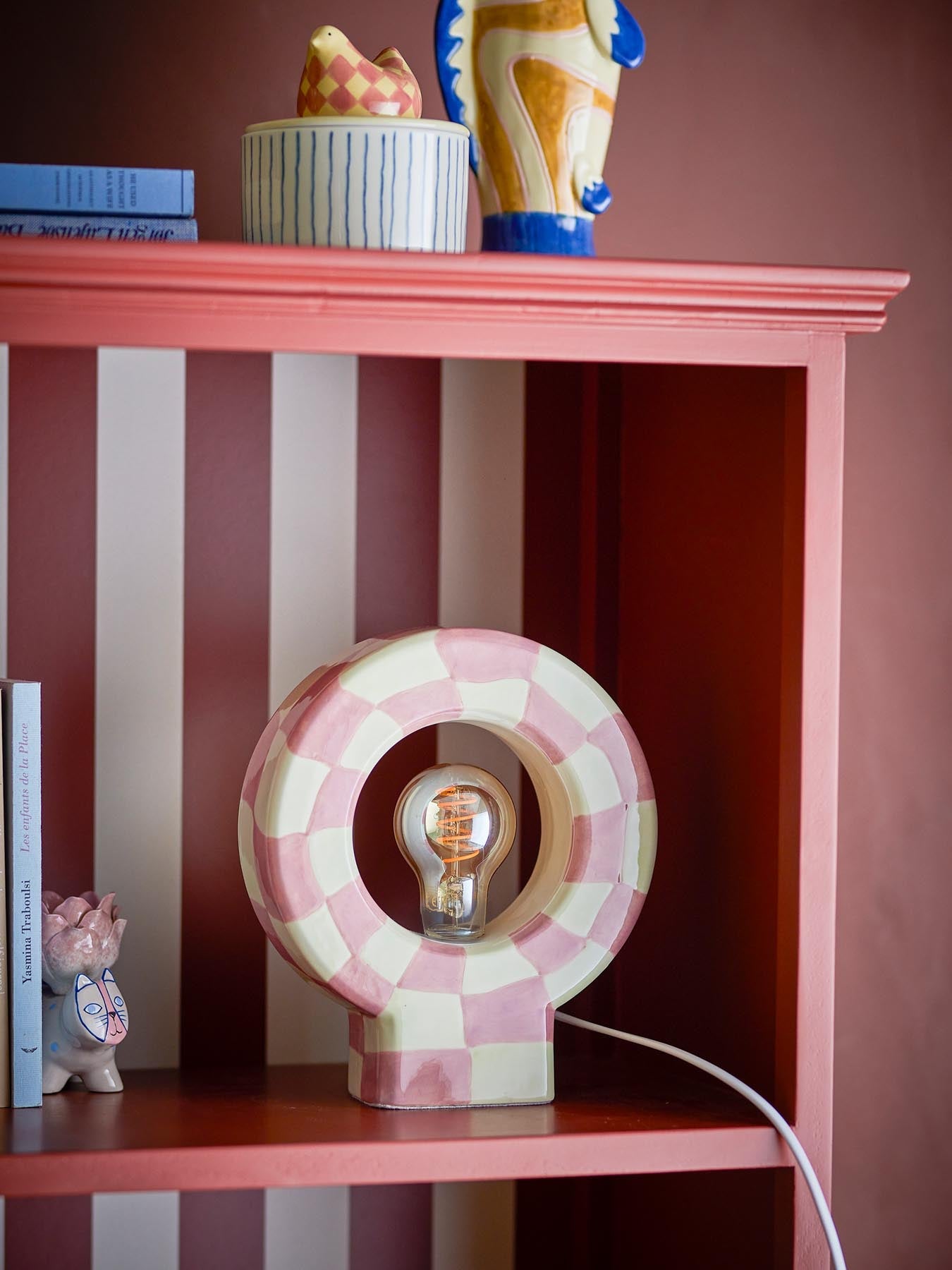 Vialini Tischlampe, Rose, Steingut in Rose präsentiert im Onlineshop von KAQTU Design AG. Tischleuchte ist von Bloomingville