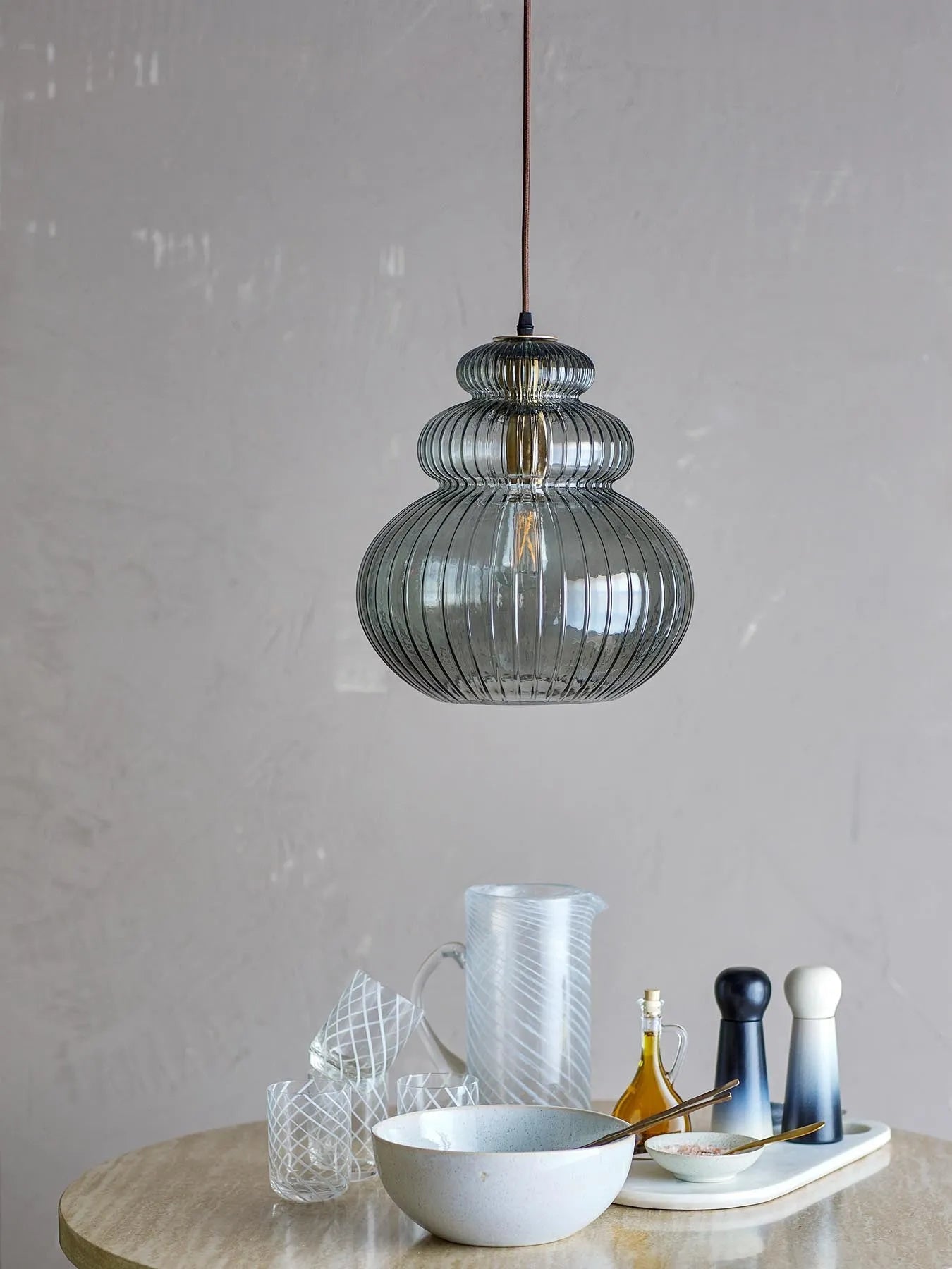 Sybia Hängeleuchte, Grau, Glas in Grau präsentiert im Onlineshop von KAQTU Design AG. Pendelleuchte ist von Bloomingville