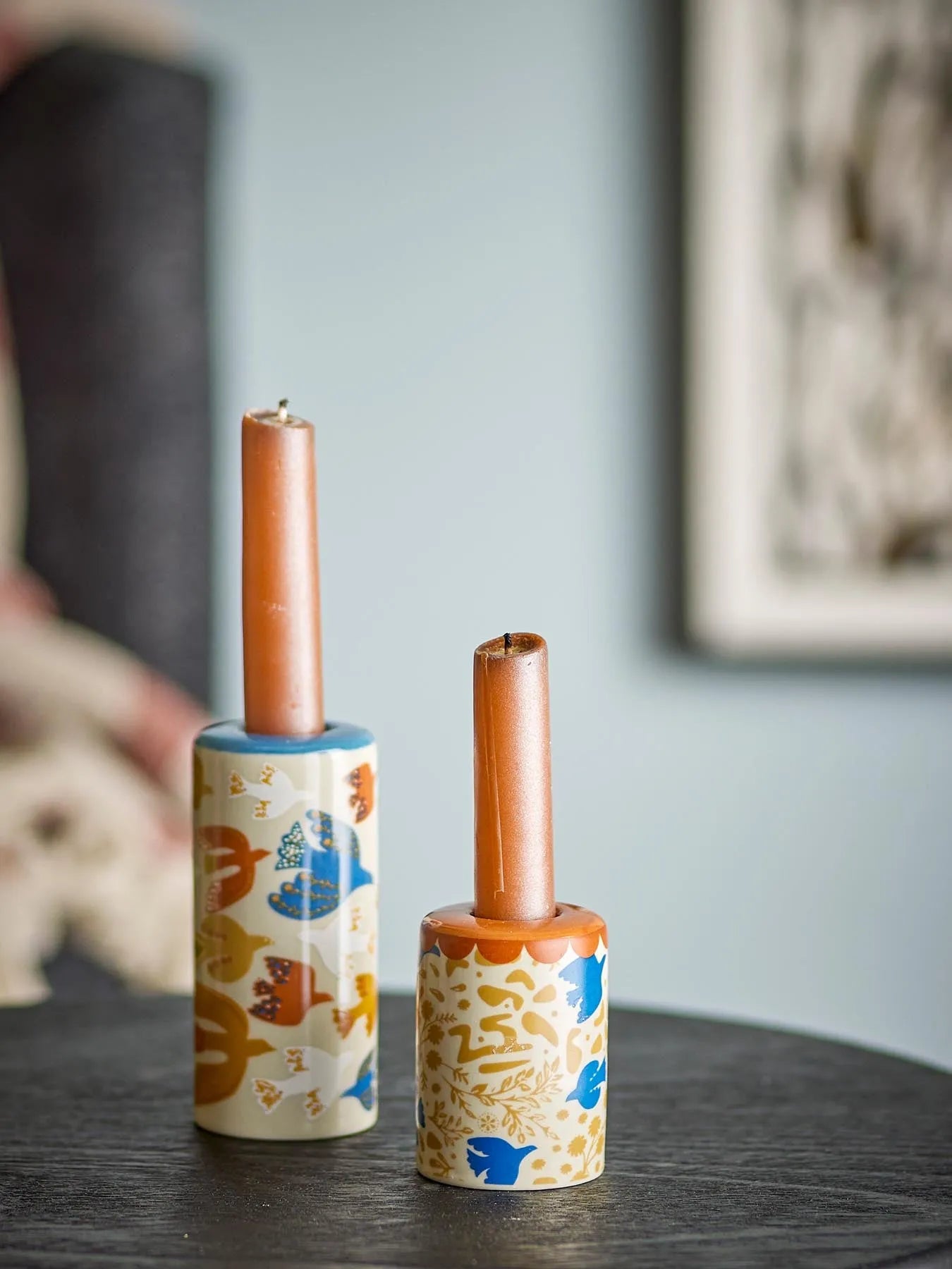 Anniversary Kerzenhalter, Braun, Steingut in Braun präsentiert im Onlineshop von KAQTU Design AG. Kerzenständer ist von Bloomingville