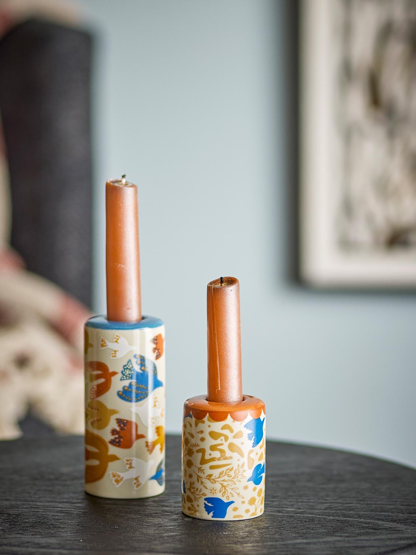 Anniversary Kerzenhalter, Braun, Steingut in Braun präsentiert im Onlineshop von KAQTU Design AG. Kerzenständer ist von Bloomingville