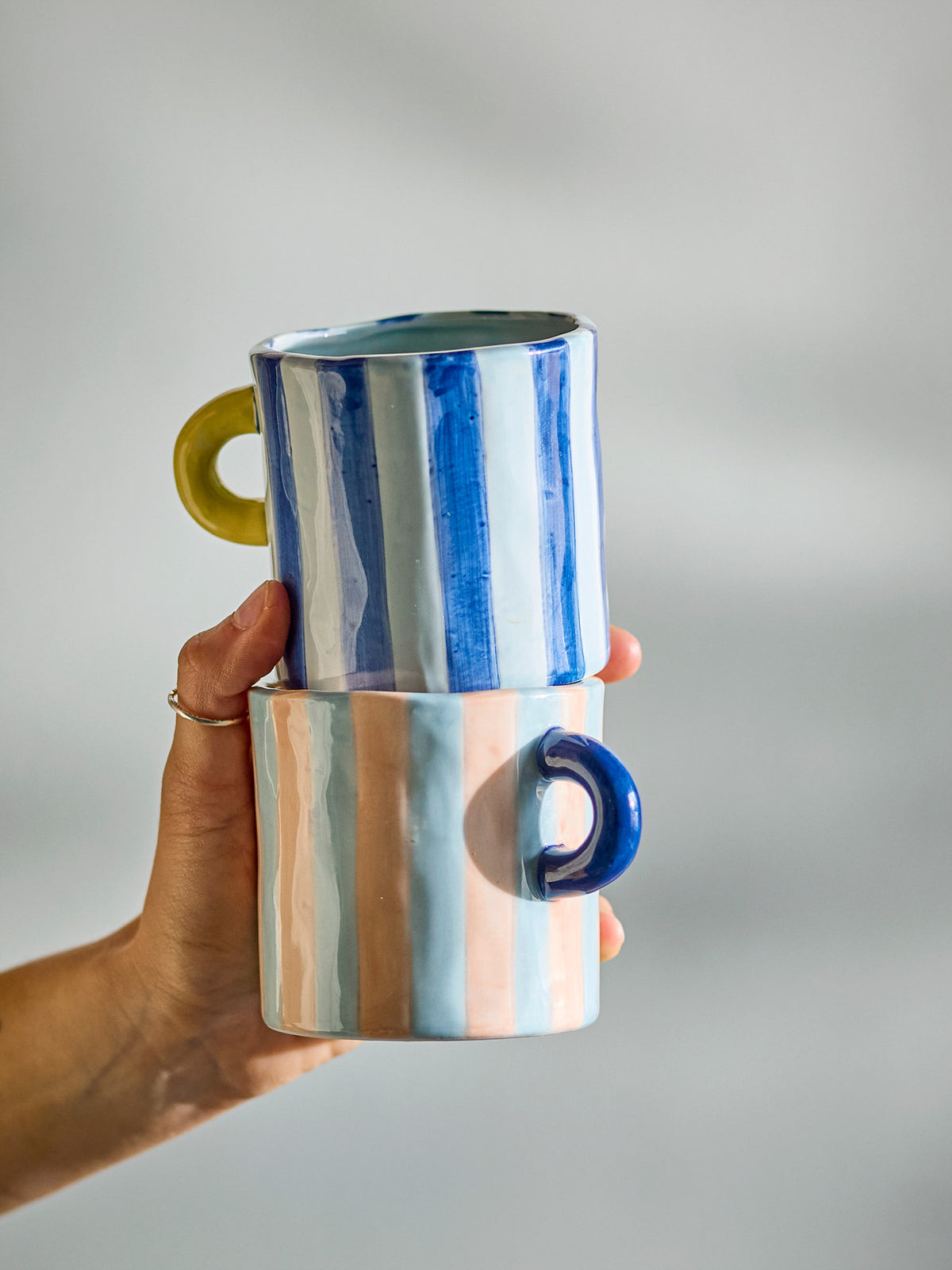 Phoenix Becher, Bunt, Steingut in Multi präsentiert im Onlineshop von KAQTU Design AG. Tasse ist von Bloomingville