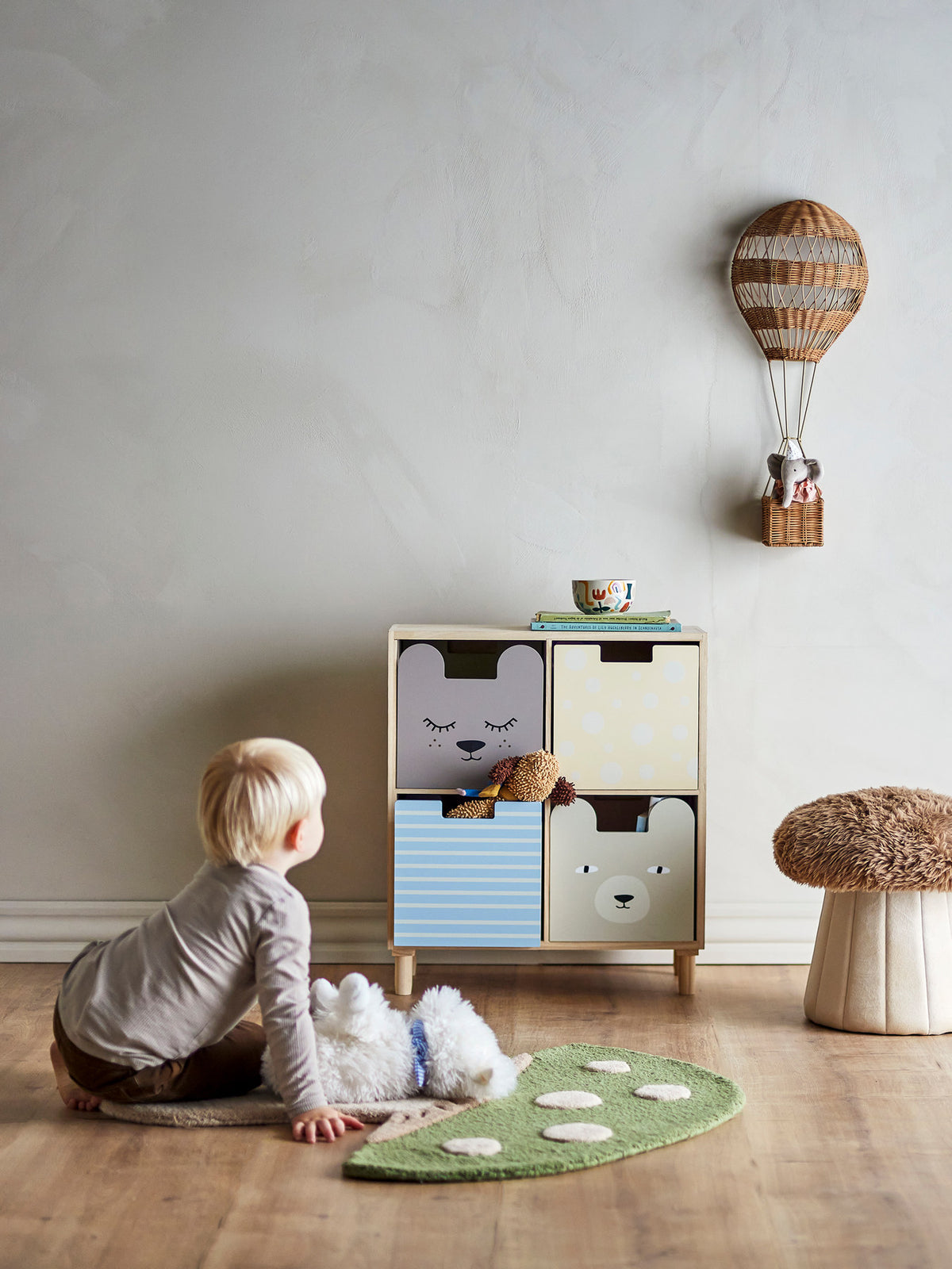 Calle Bücherregal mit Schubladen, Bunt, Paulownia in Multi präsentiert im Onlineshop von KAQTU Design AG. Bücherregal ist von Bloomingville Mini